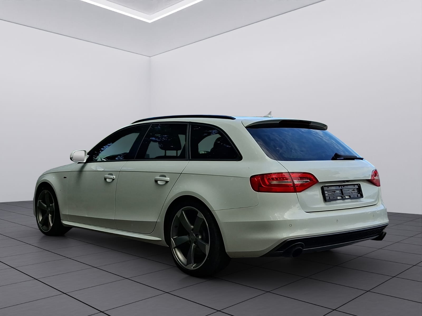 AUDI A4 Avant 2.0 TFSI quattro s-tronic-image-4