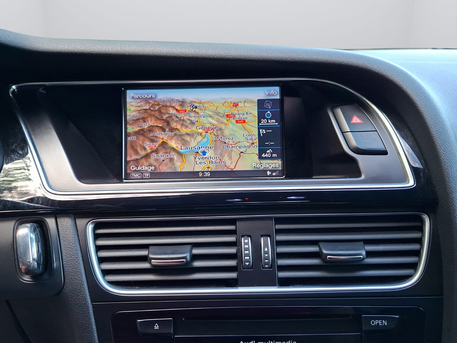 AUDI A4 Avant 2.0 TFSI quattro s-tronic-image-15