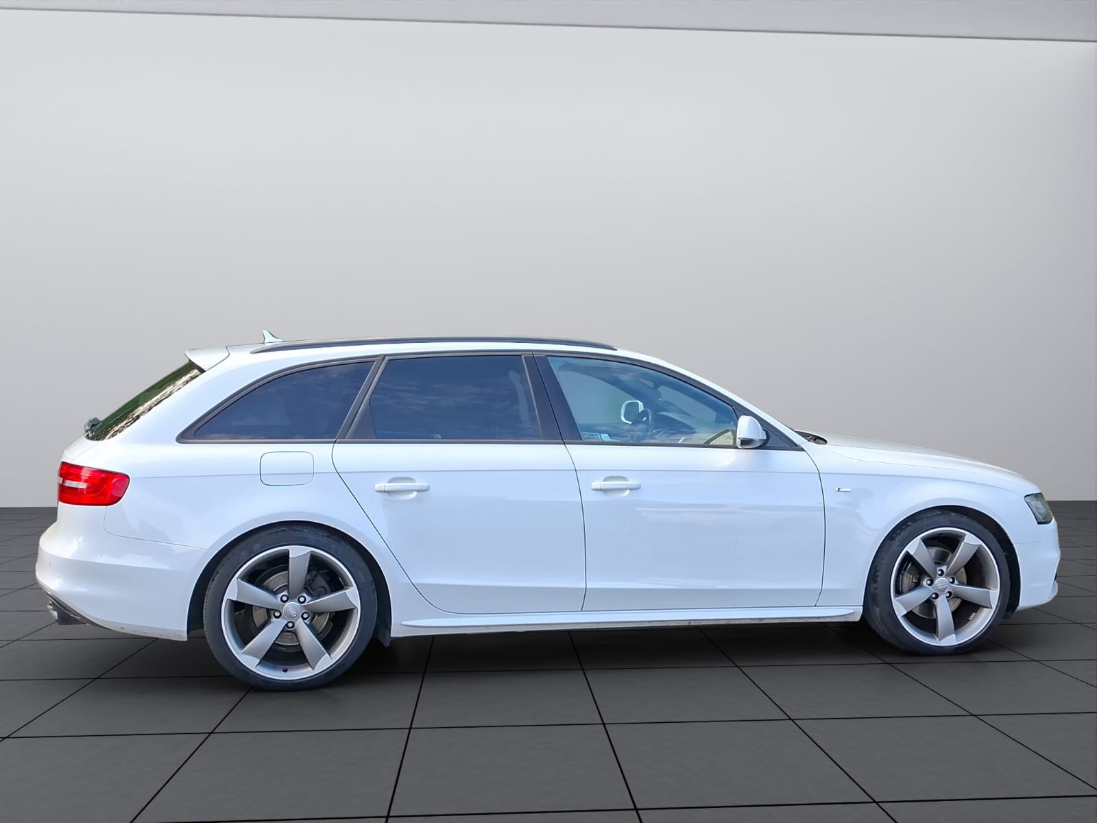 AUDI A4 Avant 2.0 TFSI quattro s-tronic-image-7