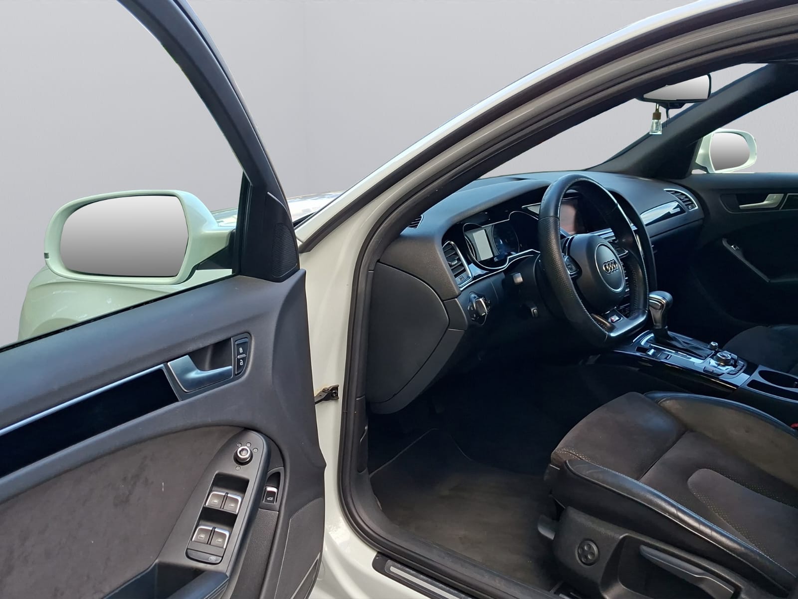 AUDI A4 Avant 2.0 TFSI quattro s-tronic-image-10