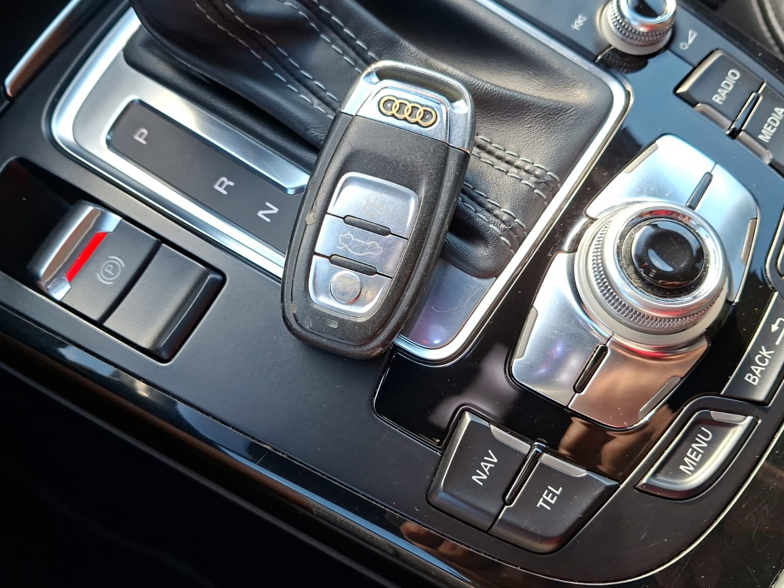 AUDI A4 Avant 2.0 TFSI quattro s-tronic-image-17