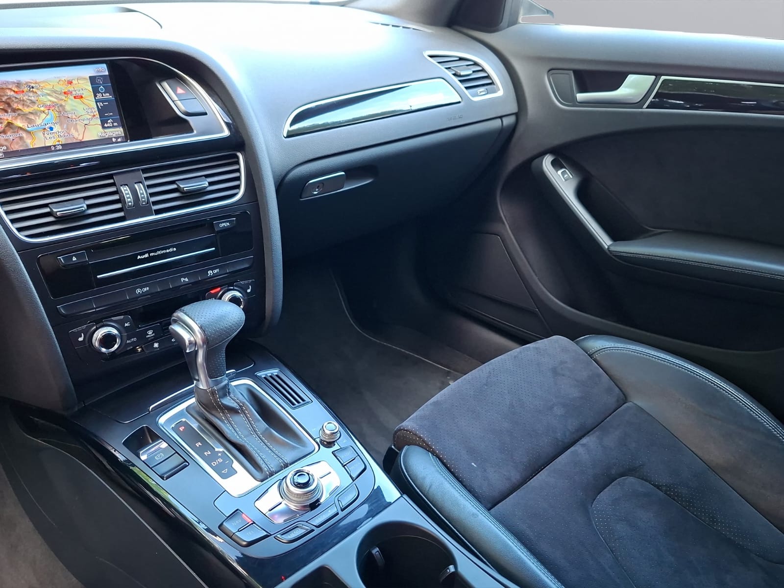 AUDI A4 Avant 2.0 TFSI quattro s-tronic-image-14