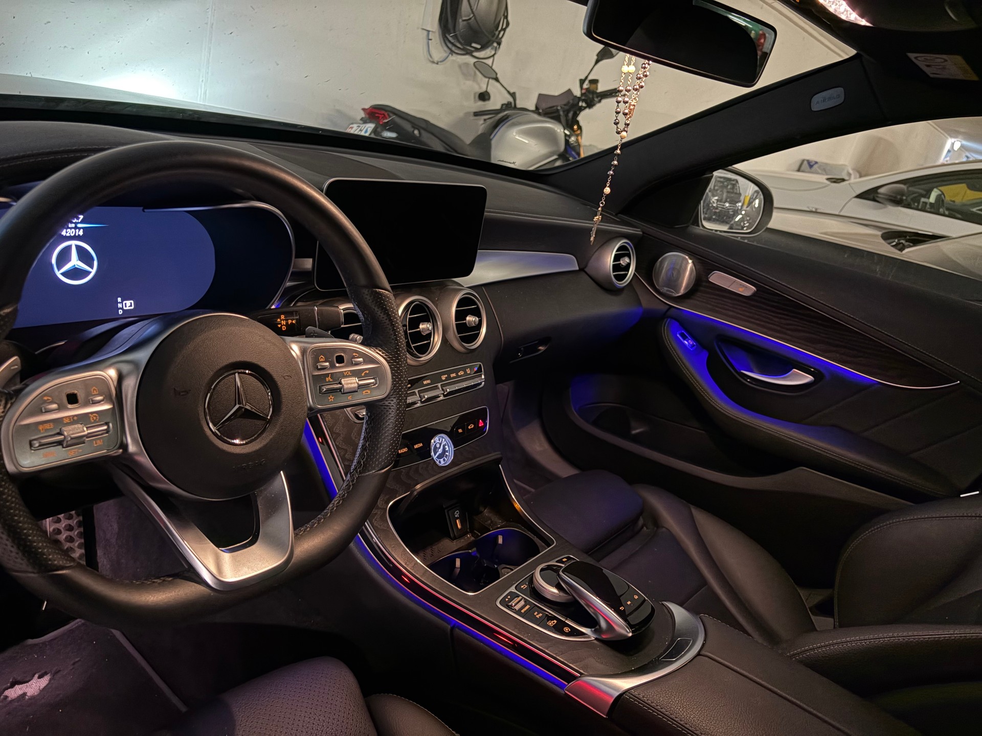 MERCEDES-BENZ C 300 AMG Line 4matic-image-3