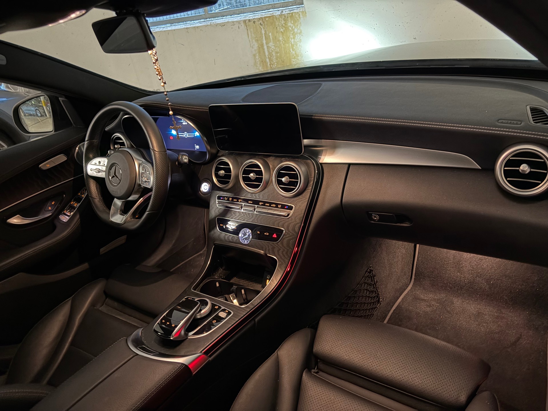 MERCEDES-BENZ C 300 AMG Line 4matic-image-4