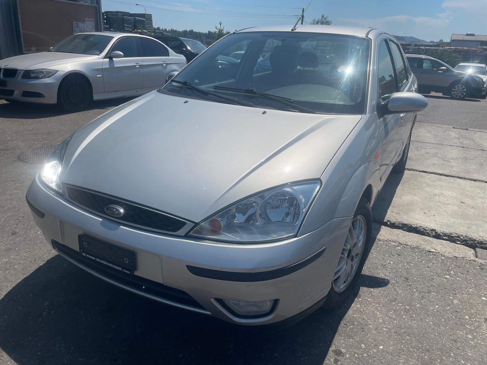 FORD Focus 2.0i 16V Ghia-image-0