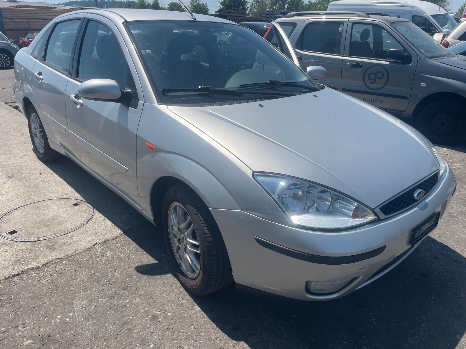 FORD Focus 2.0i 16V Ghia-image-1