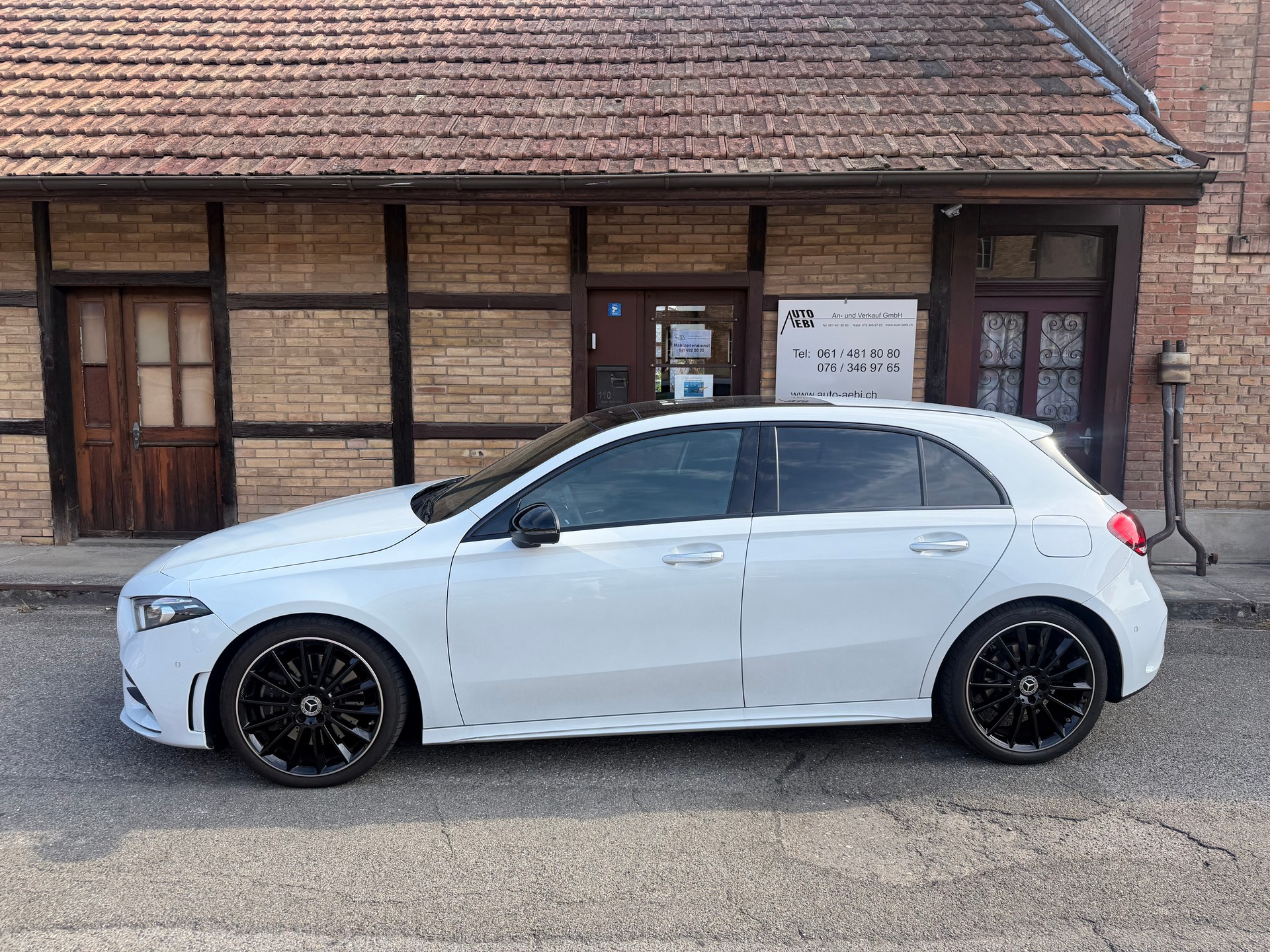 MERCEDES-BENZ A 250 4Matic AMG Line 4Matic 7G-DCT-image-3