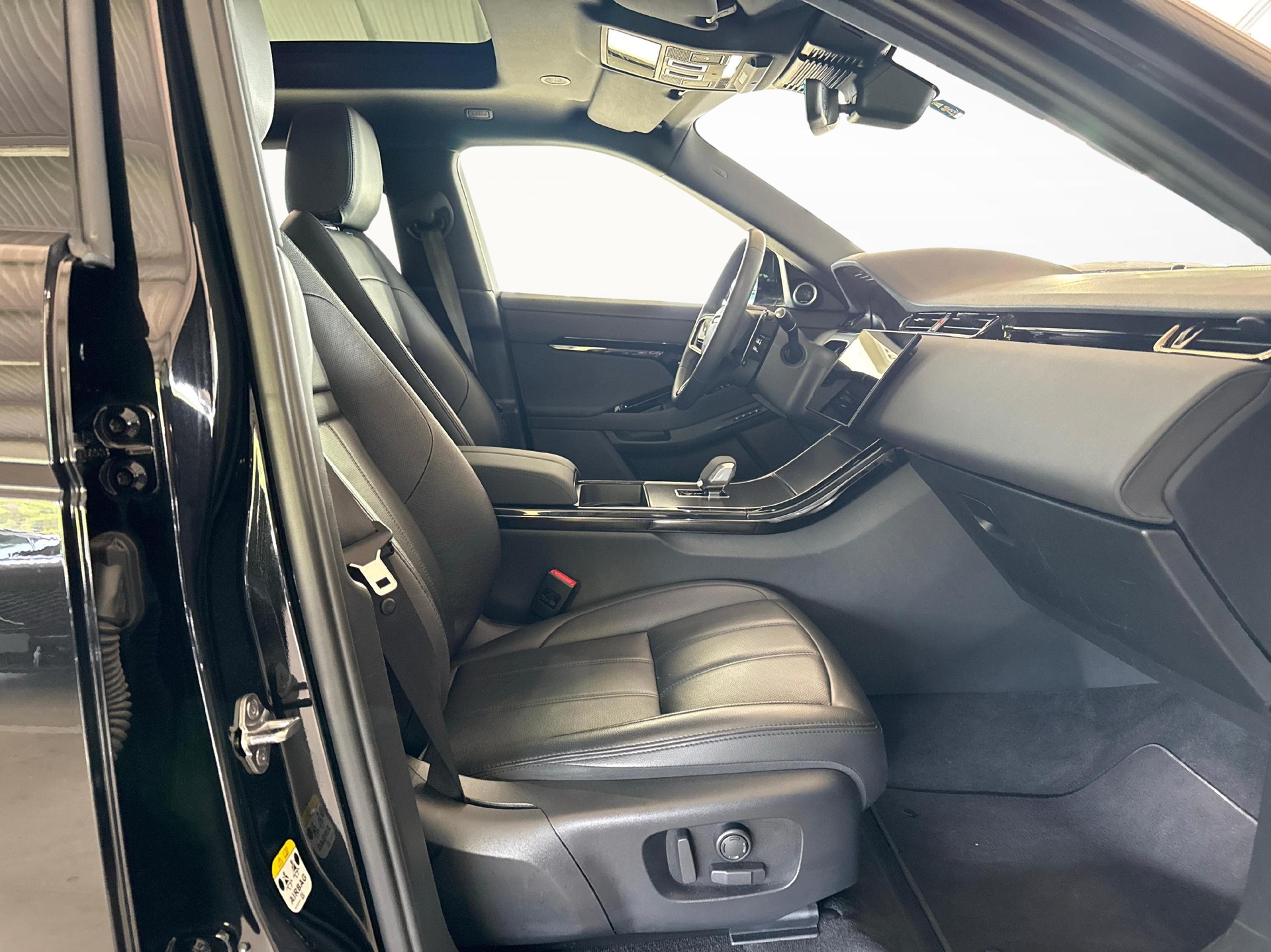 LAND ROVER Range Rover Evoque 2.0 T Dynamic SE + Pneumatici invernali & Servizi inclusi-image-9