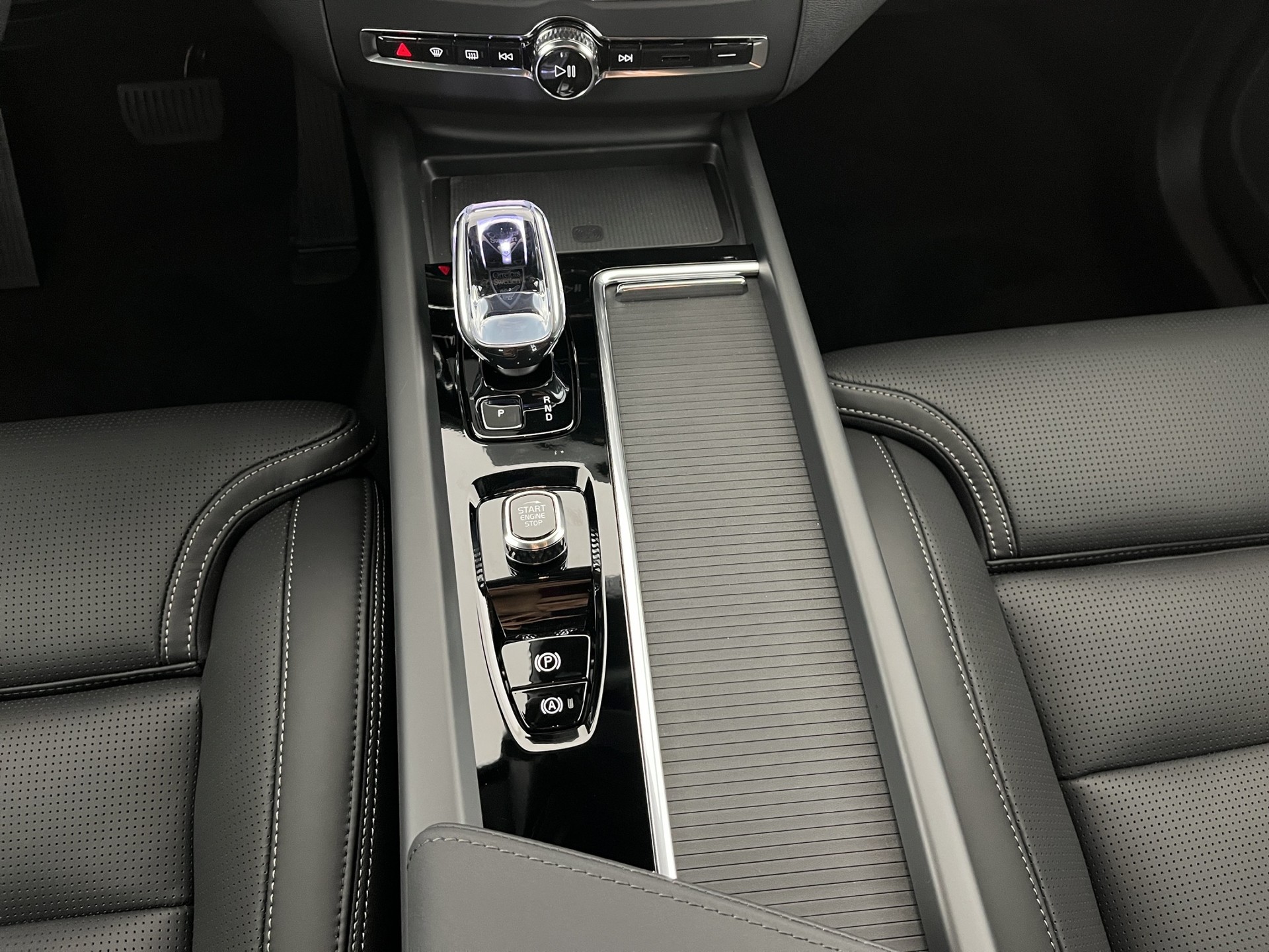 VOLVO XC60 2.0 T8 TE Black Edition eAWD-image-15