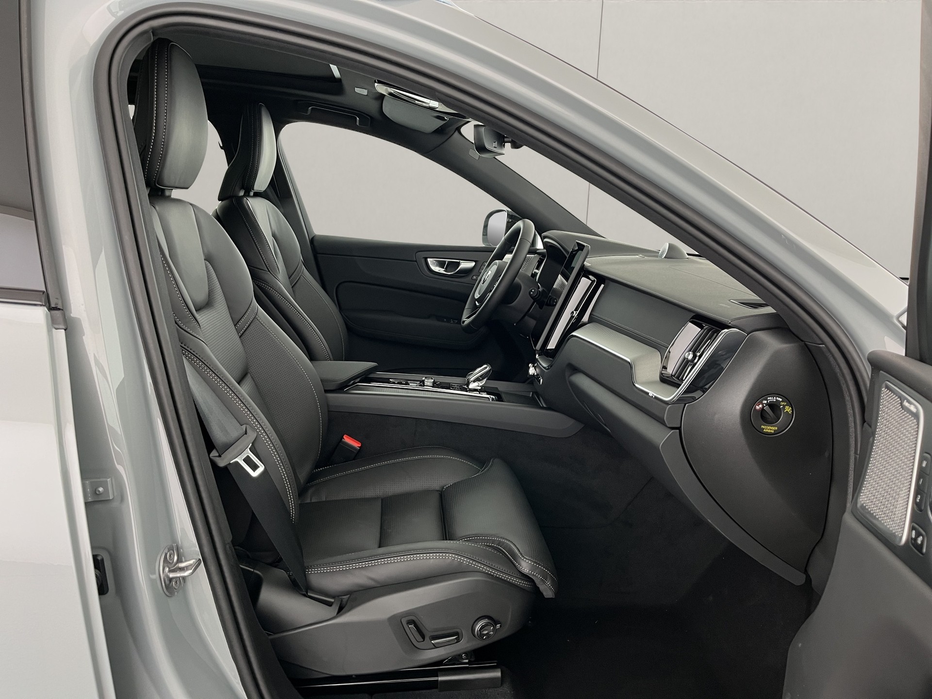 VOLVO XC60 2.0 T8 TE Black Edition eAWD-image-8