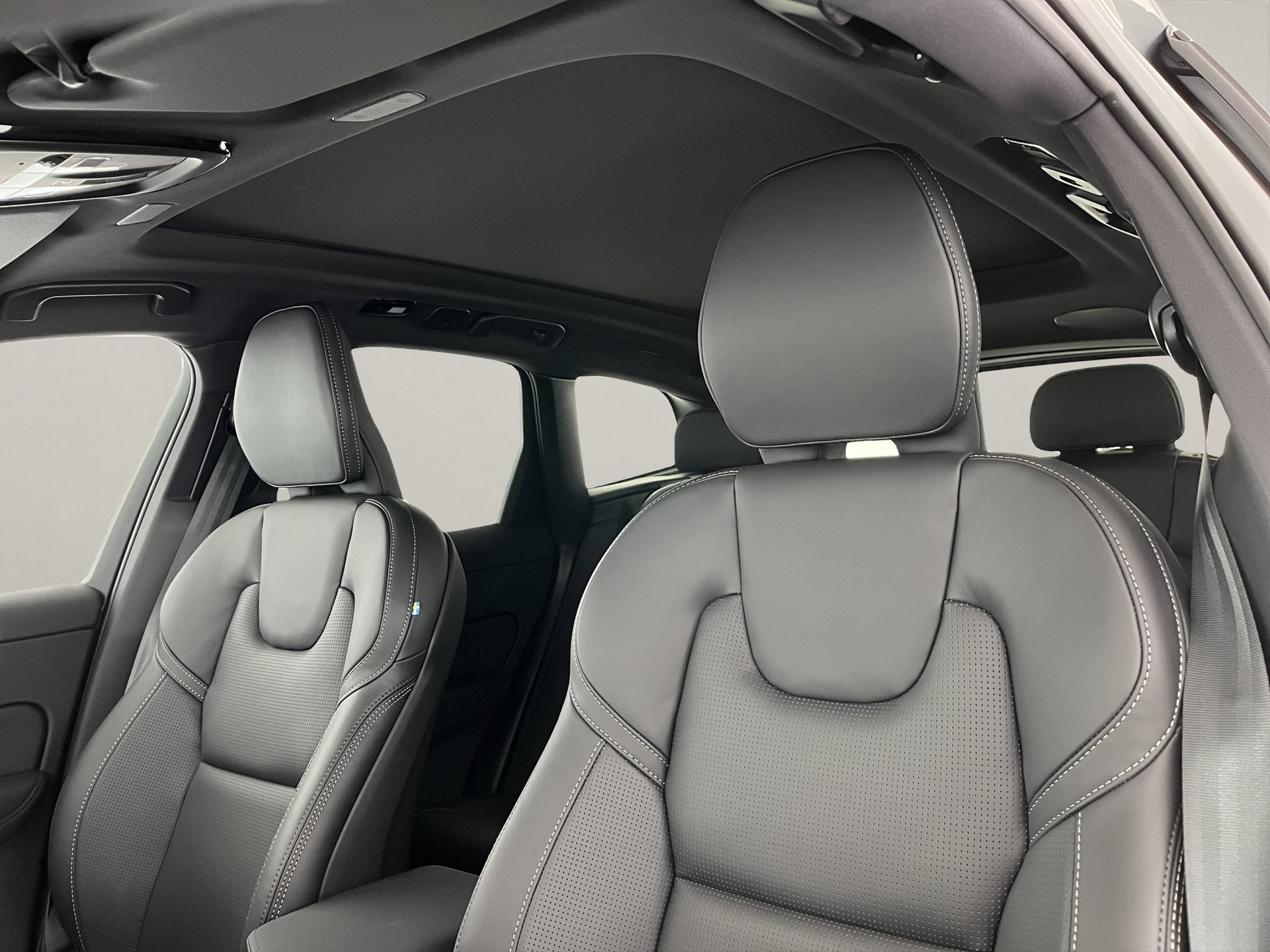 VOLVO XC60 2.0 T8 TE Black Edition eAWD-image-16