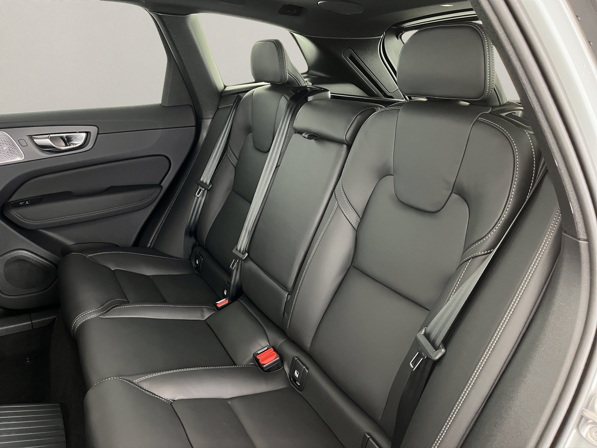 VOLVO XC60 2.0 T8 TE Black Edition eAWD-image-17