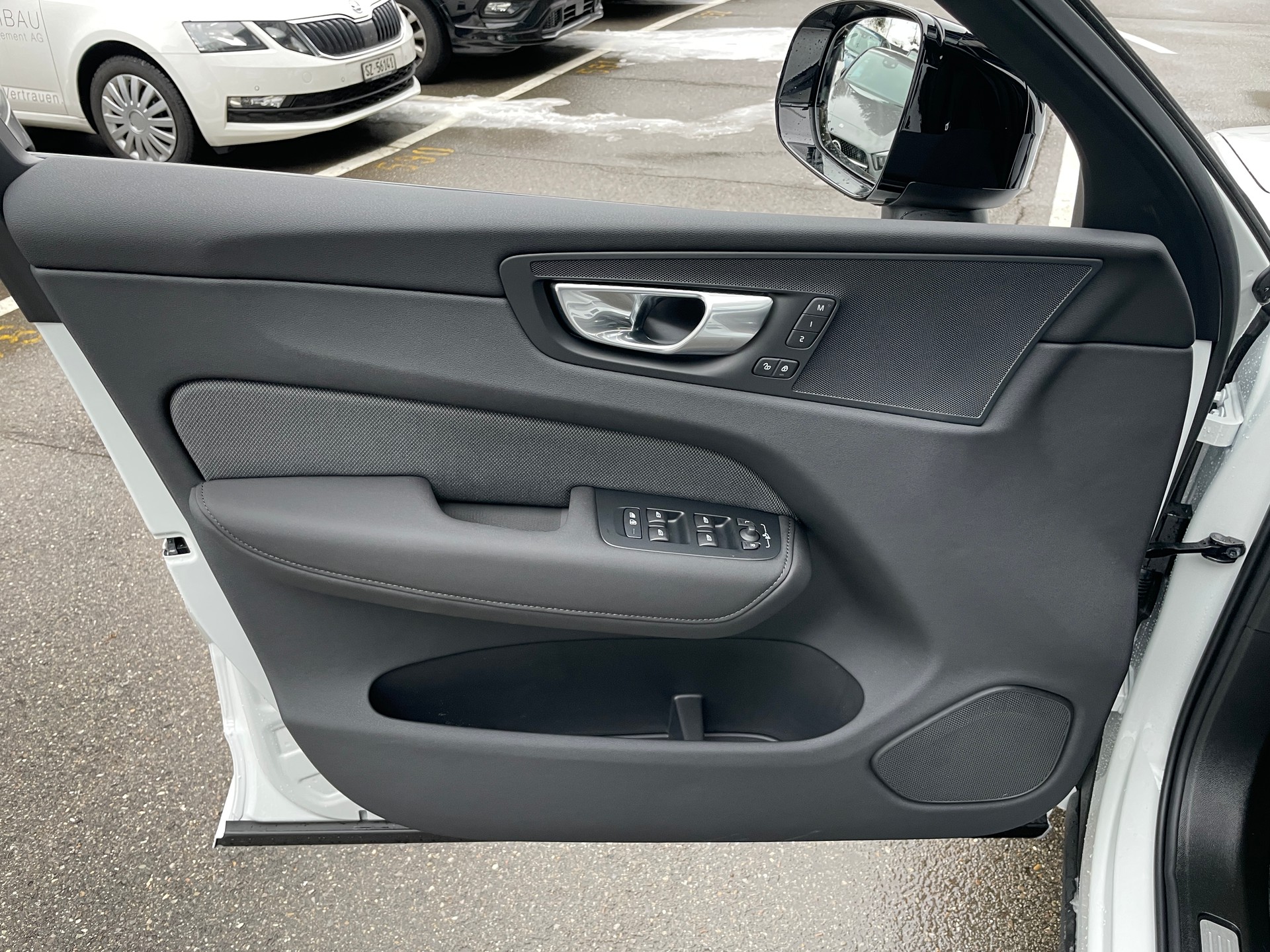 VOLVO XC60 T6 eAWD PluginHybrid Black Edition Geartronic-image-9