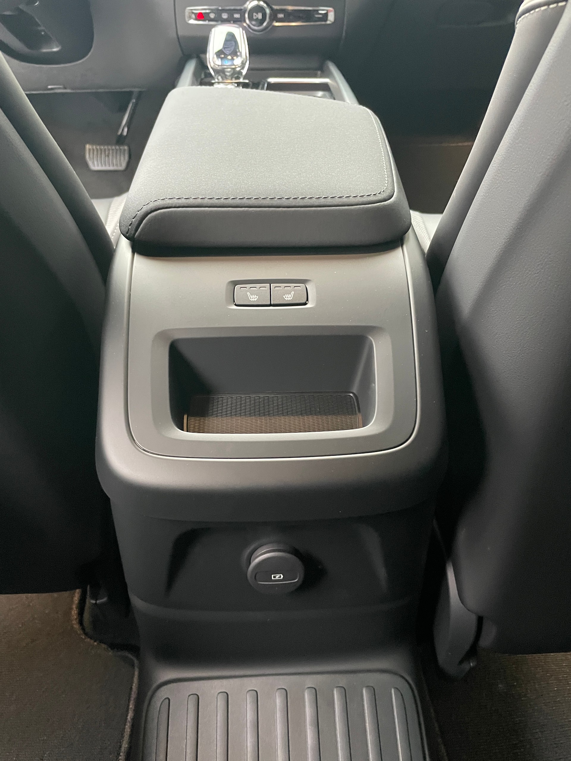 VOLVO XC60 T6 eAWD PluginHybrid Black Edition Geartronic-image-14