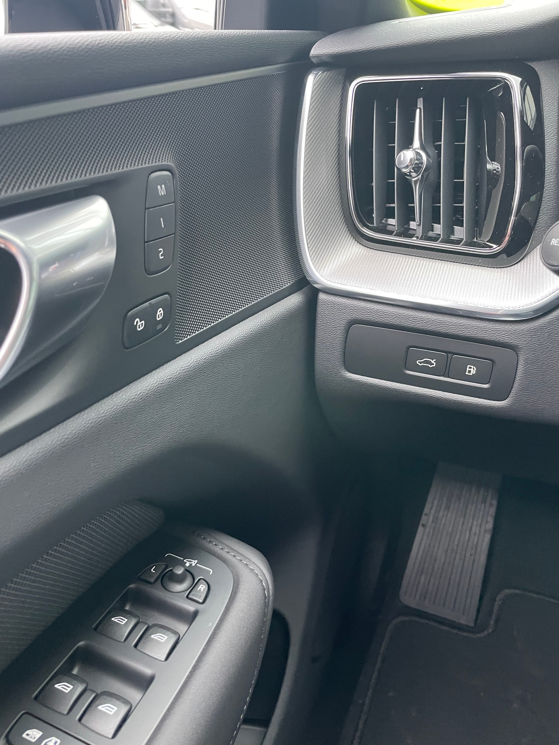 VOLVO XC60 T6 eAWD PluginHybrid Black Edition Geartronic-image-19