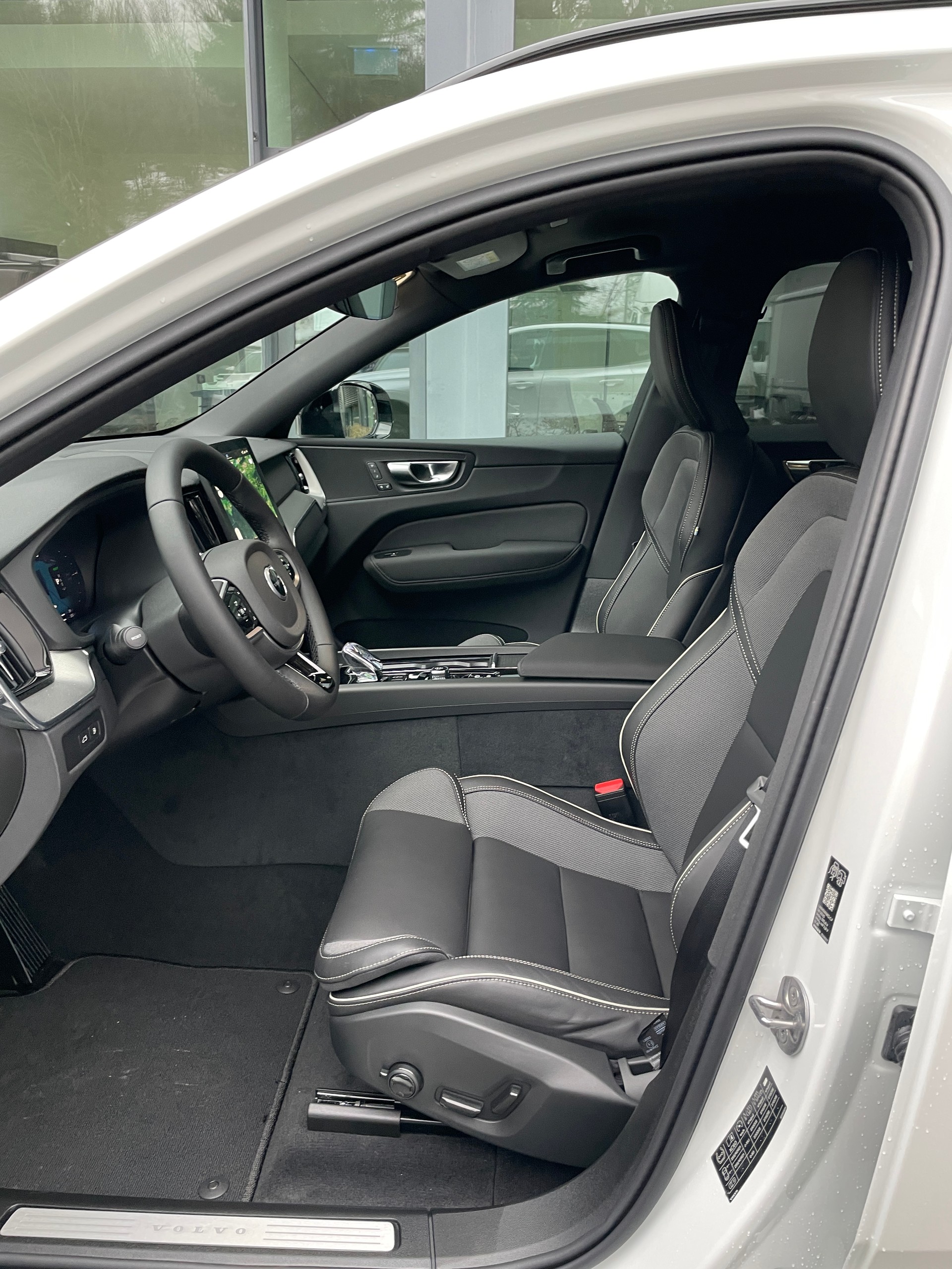 VOLVO XC60 T6 eAWD PluginHybrid Black Edition Geartronic-image-10
