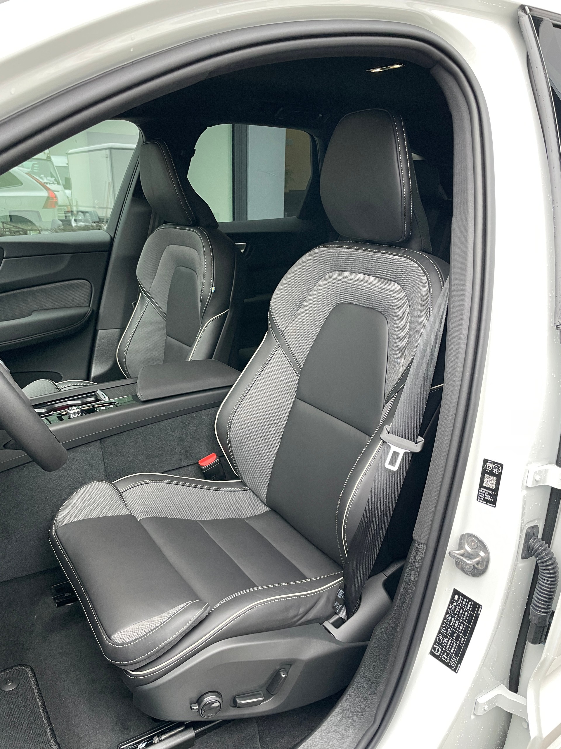 VOLVO XC60 T6 eAWD PluginHybrid Black Edition Geartronic-image-11