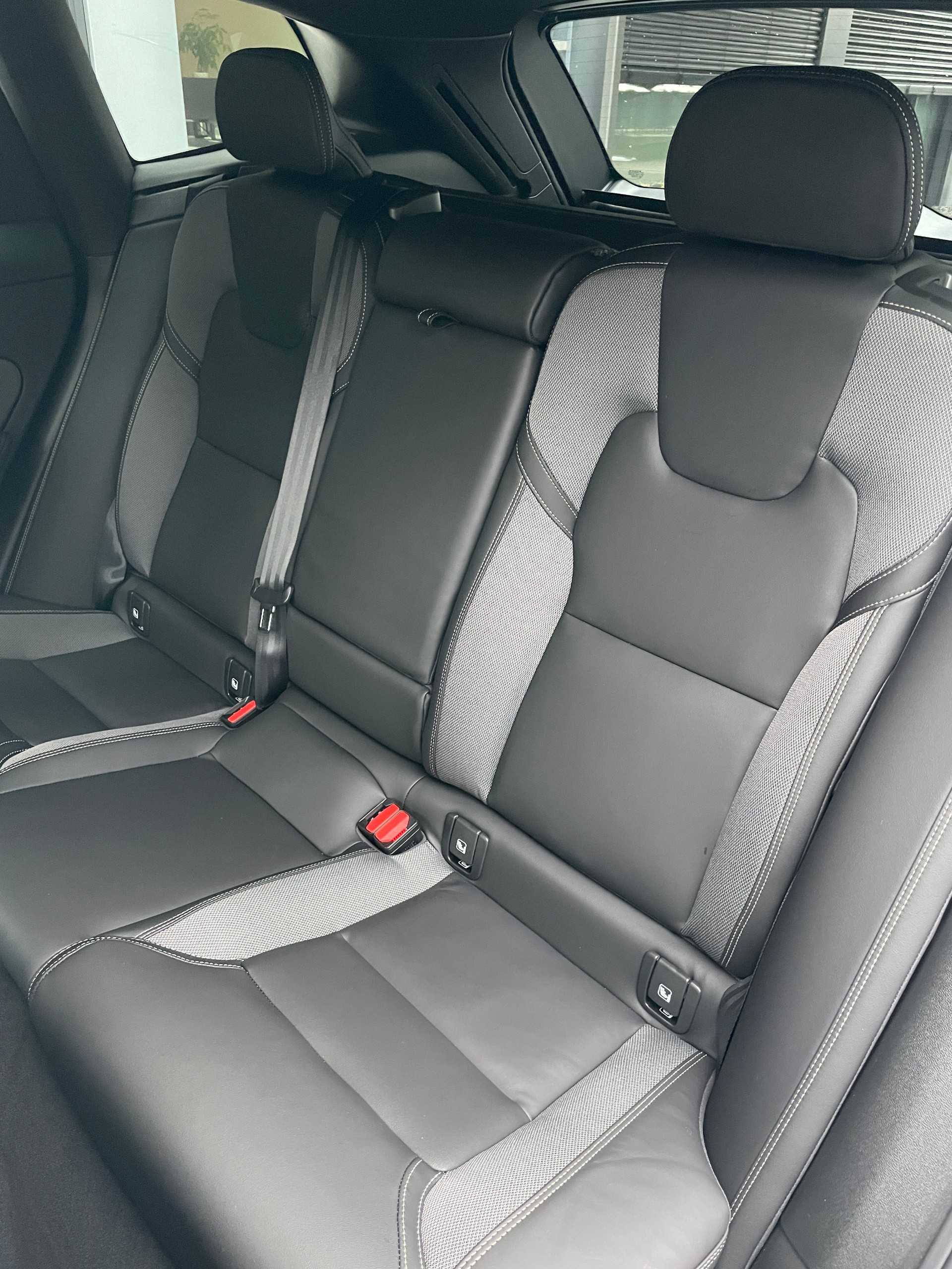 VOLVO XC60 T6 eAWD PluginHybrid Black Edition Geartronic-image-12