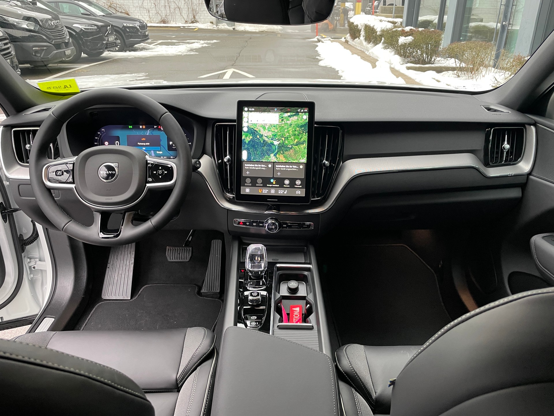 VOLVO XC60 T6 eAWD PluginHybrid Black Edition Geartronic-image-16