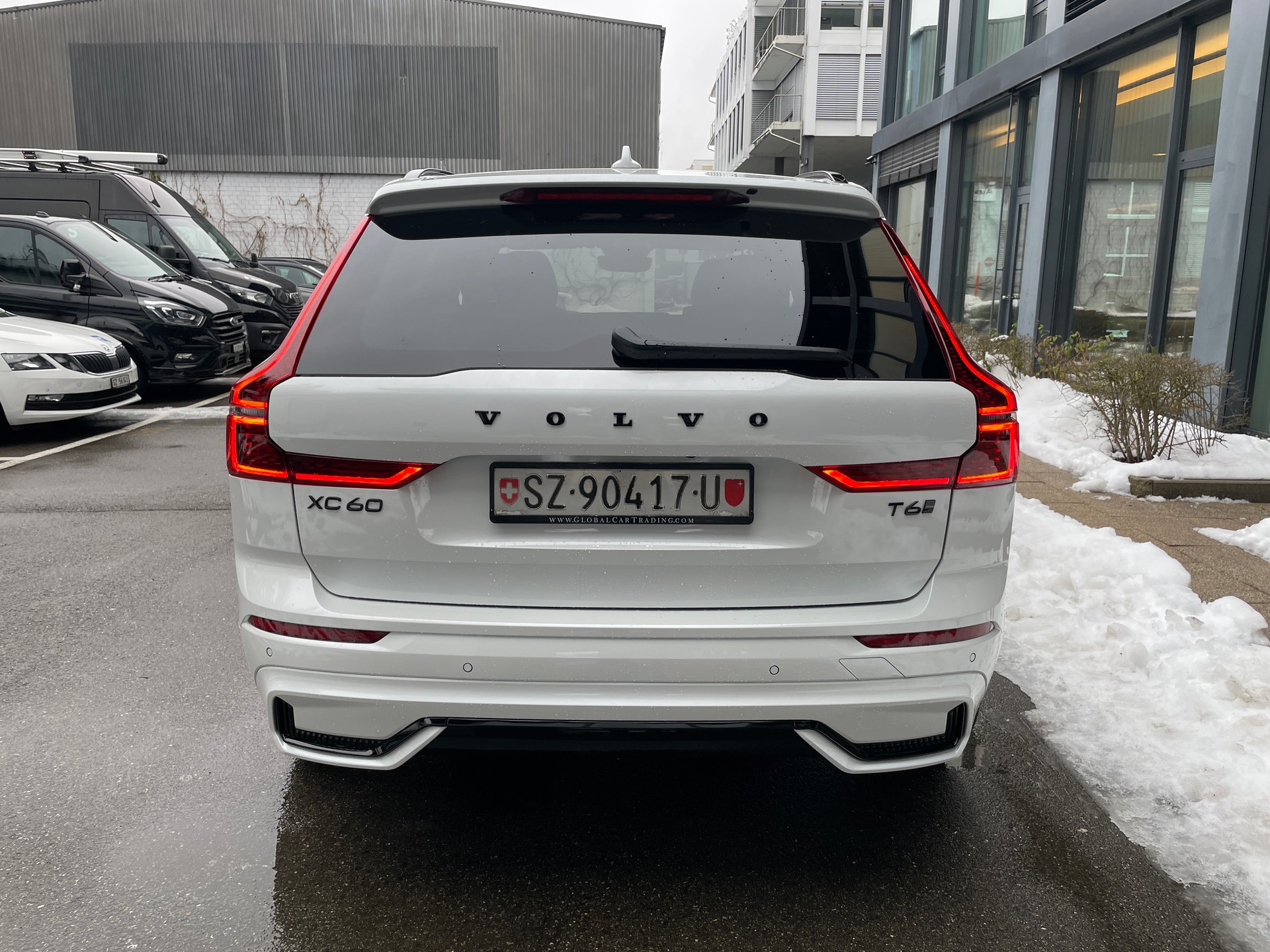 VOLVO XC60 T6 eAWD PluginHybrid Black Edition Geartronic-image-3