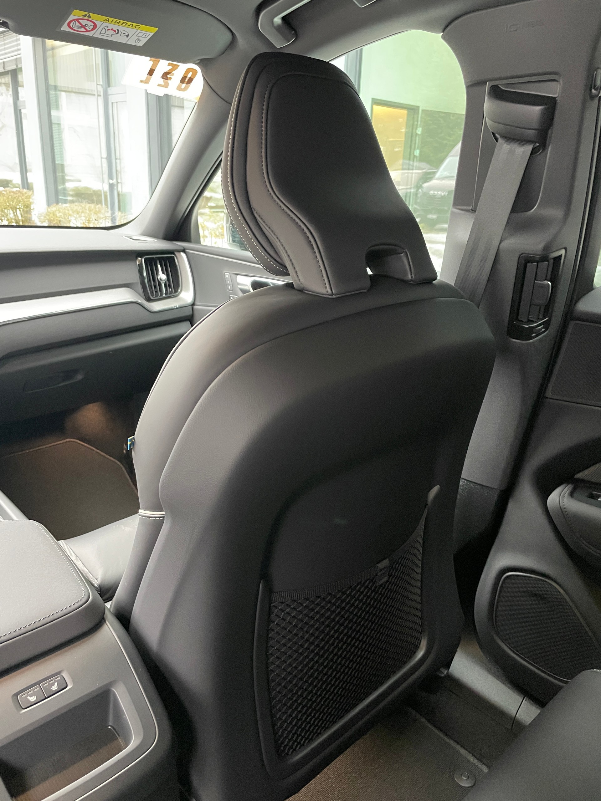 VOLVO XC60 T6 eAWD PluginHybrid Black Edition Geartronic-image-17