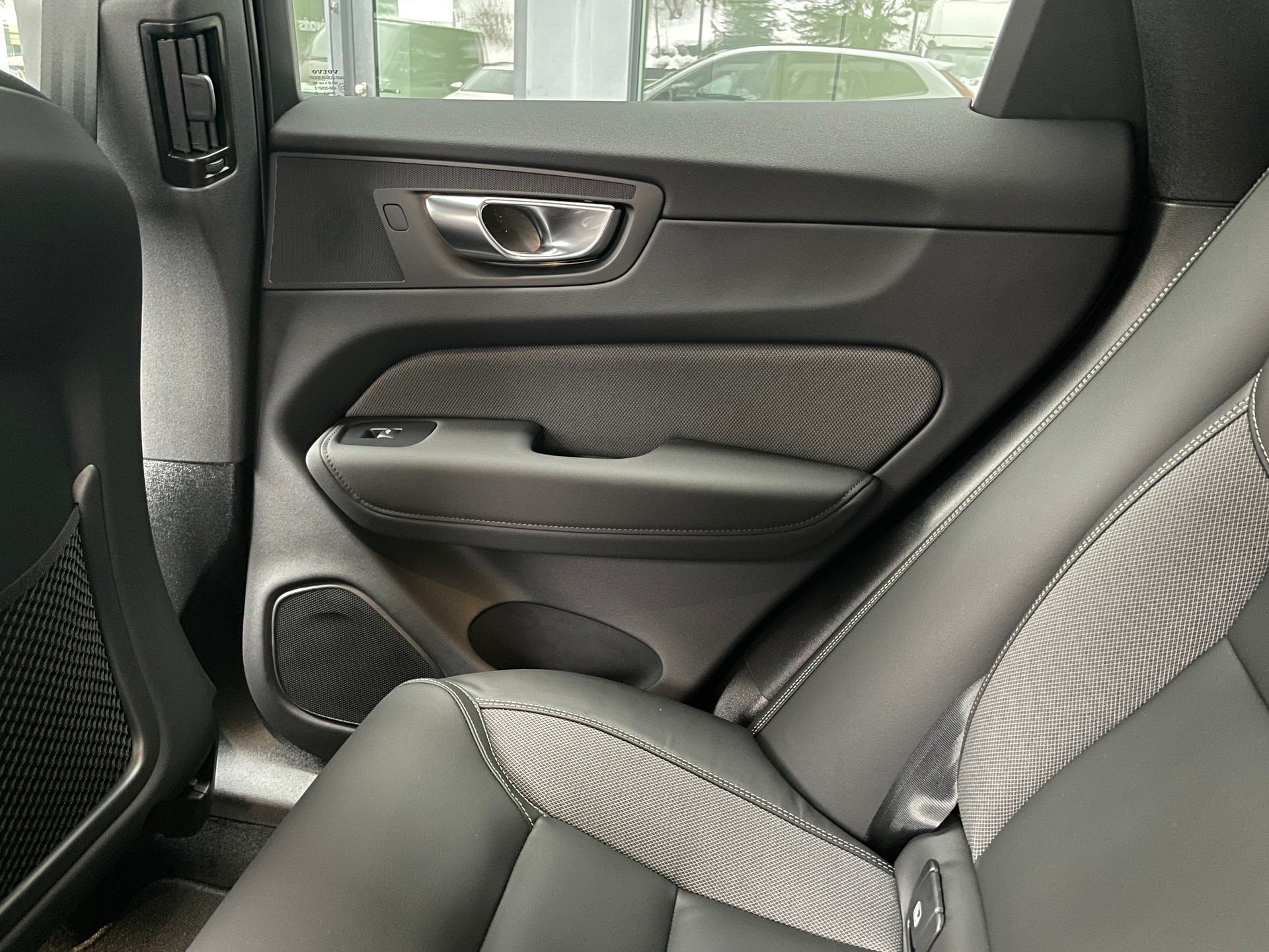 VOLVO XC60 T6 eAWD PluginHybrid Black Edition Geartronic-image-18