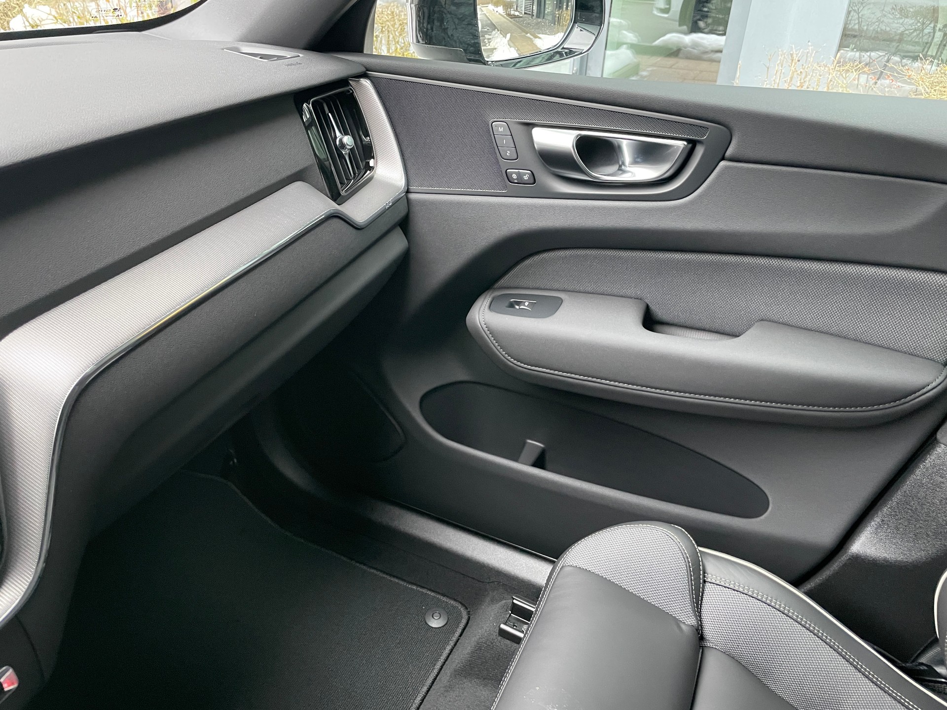 VOLVO XC60 T6 eAWD PluginHybrid Black Edition Geartronic-image-21