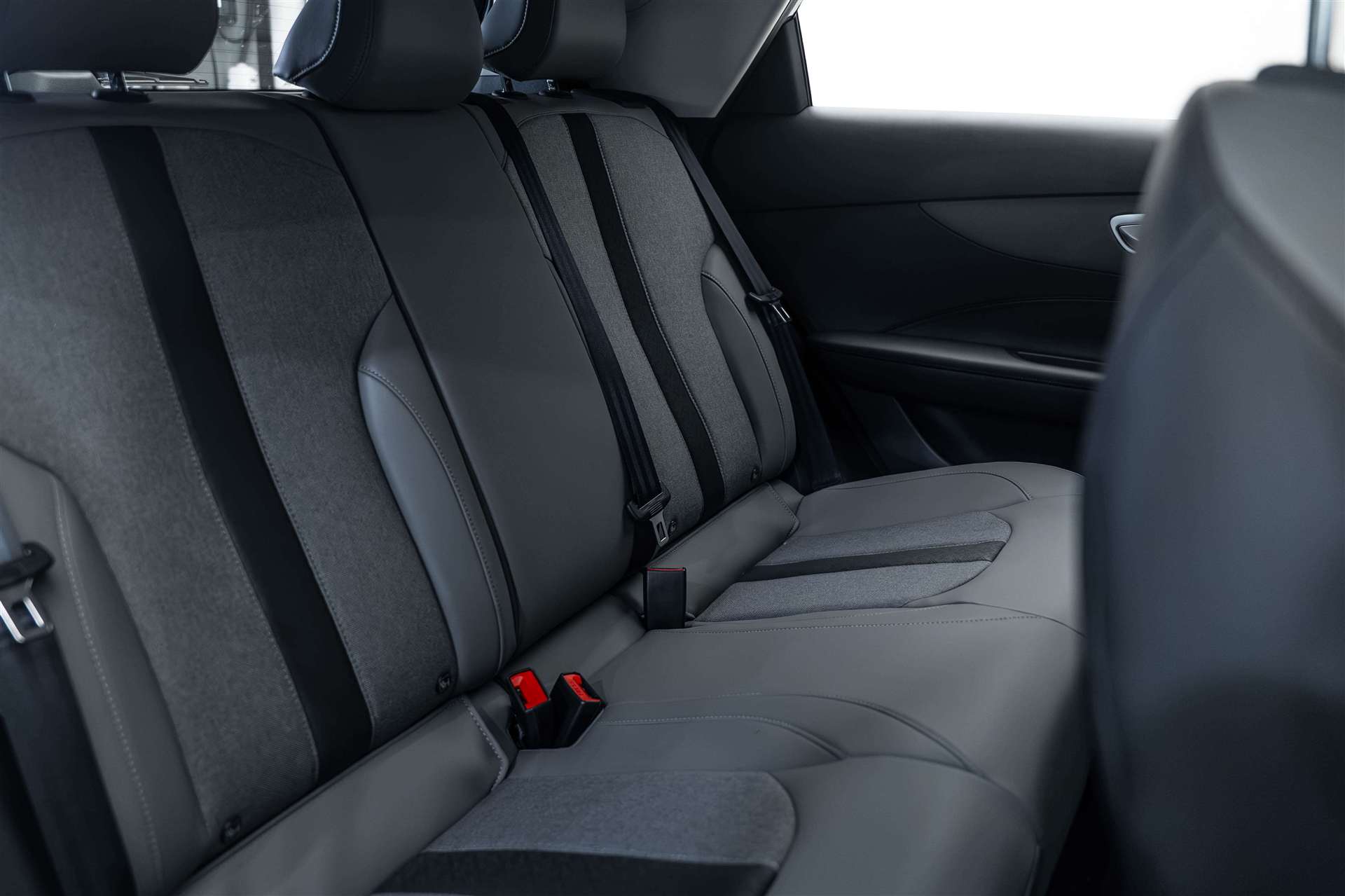 MG 4 EV 64kWh Premium Facelift Automat-image-12