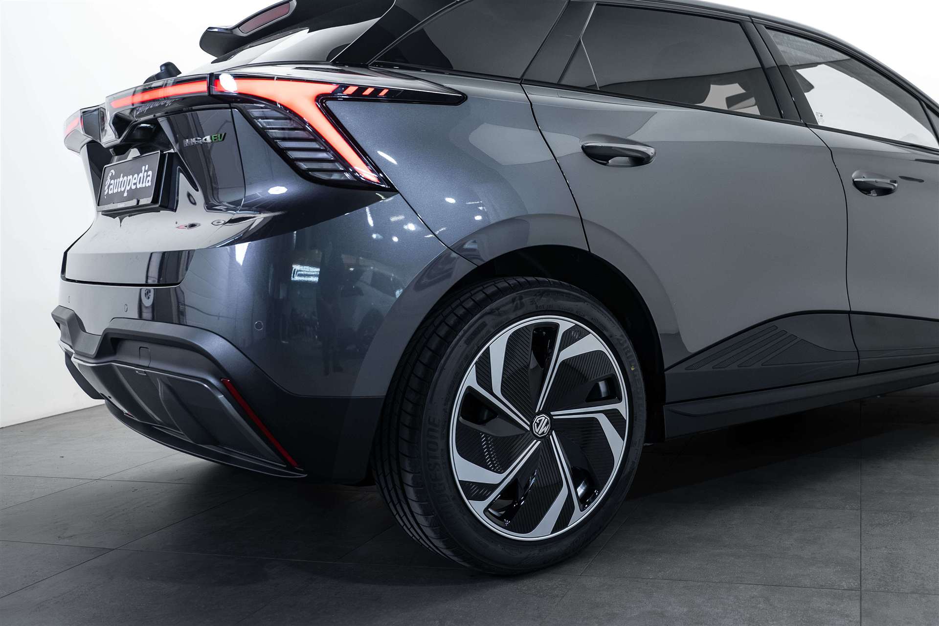 MG 4 EV 64kWh Premium Facelift Automat-showroom-element-3