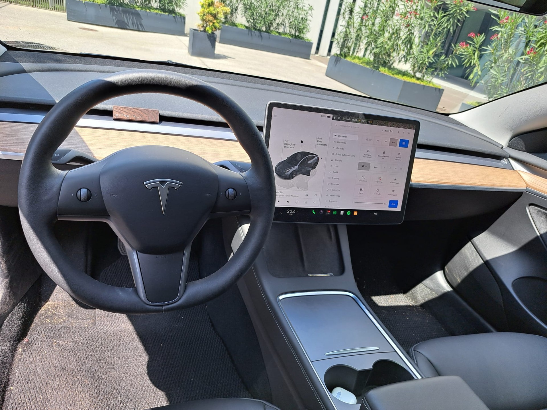 TESLA MODEL 3-image-2
