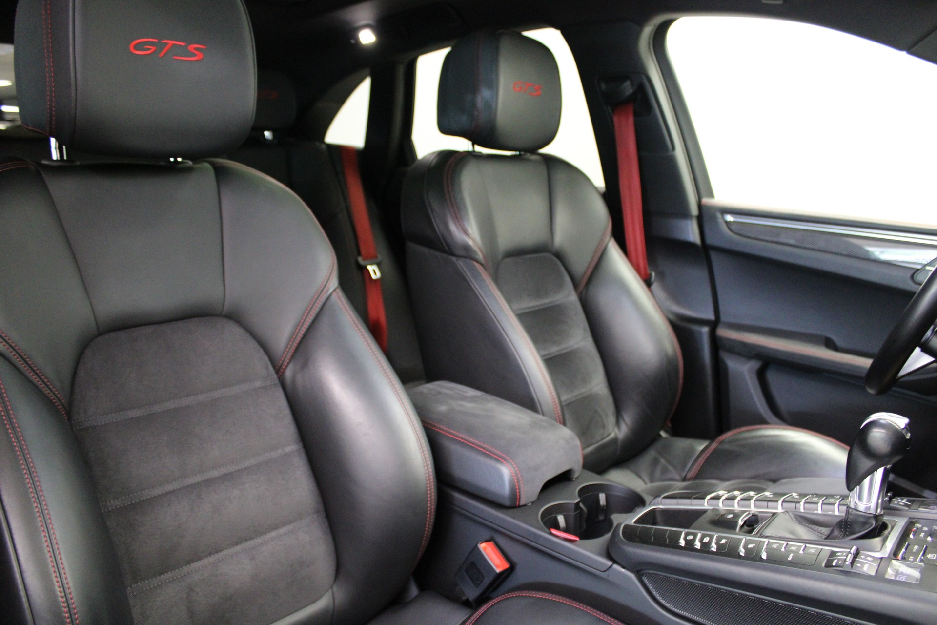 PORSCHE Macan GTS PDK-image-6