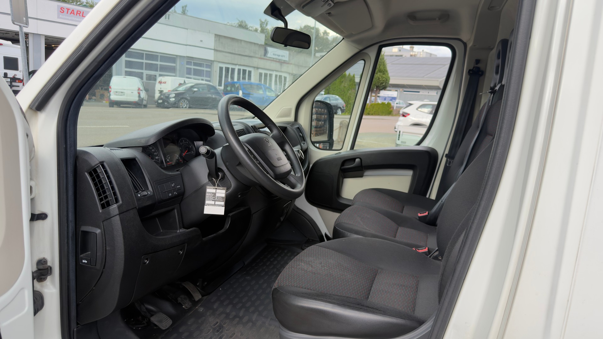 PEUGEOT Boxer 2.0 HDI 333 Allure L2H2-image-8