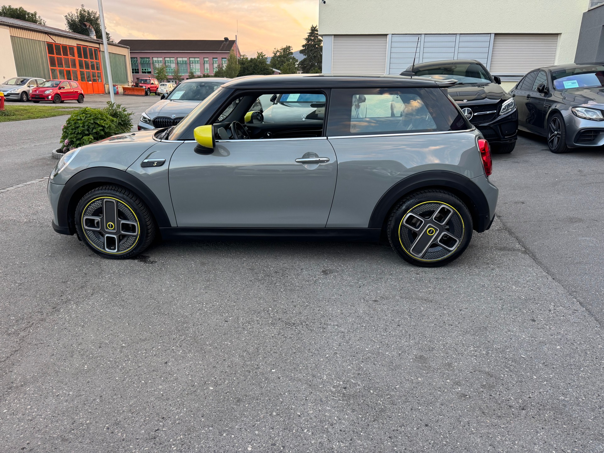 MINI Cooper SE-image-4
