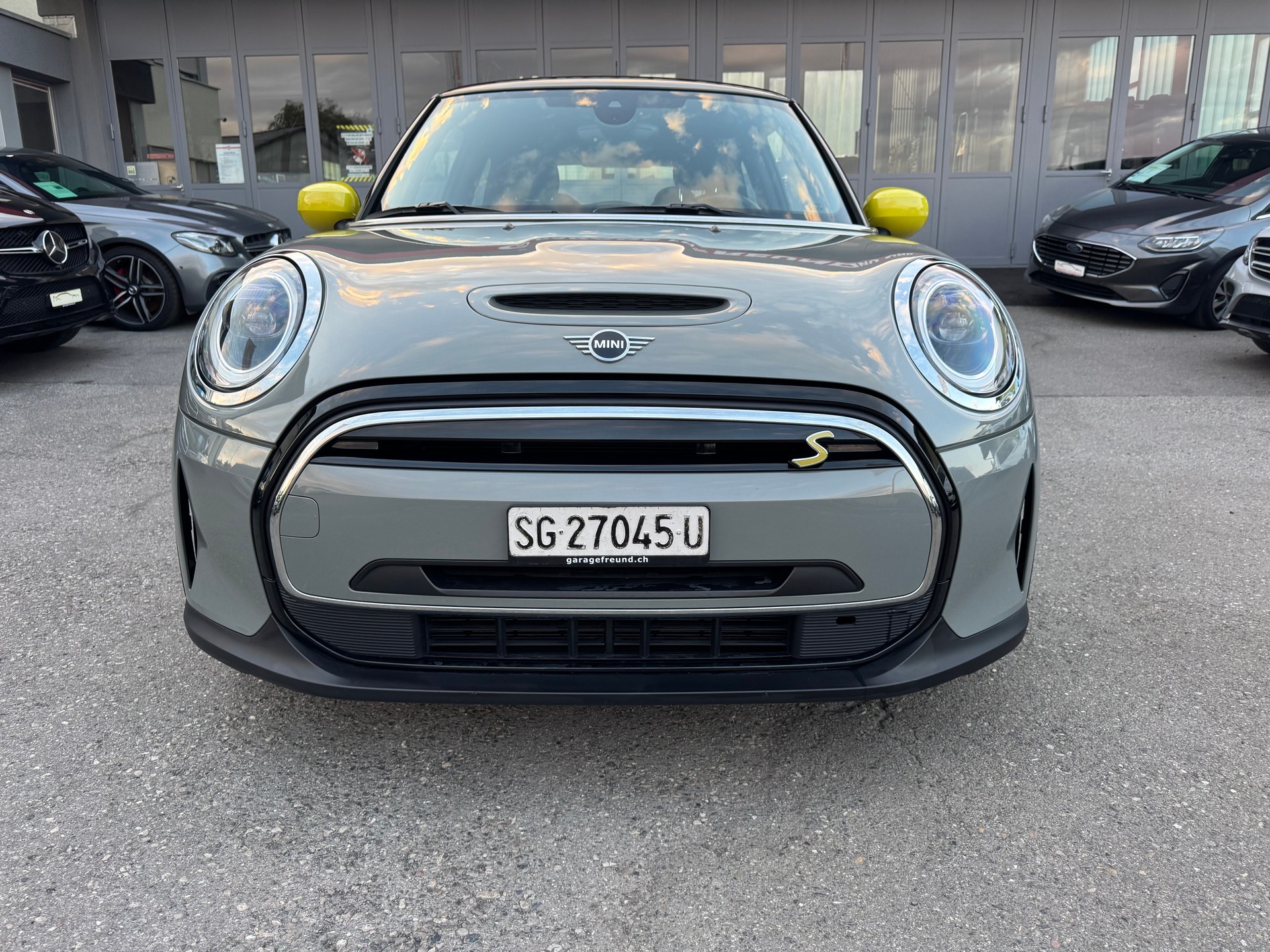 MINI Cooper SE-image-2