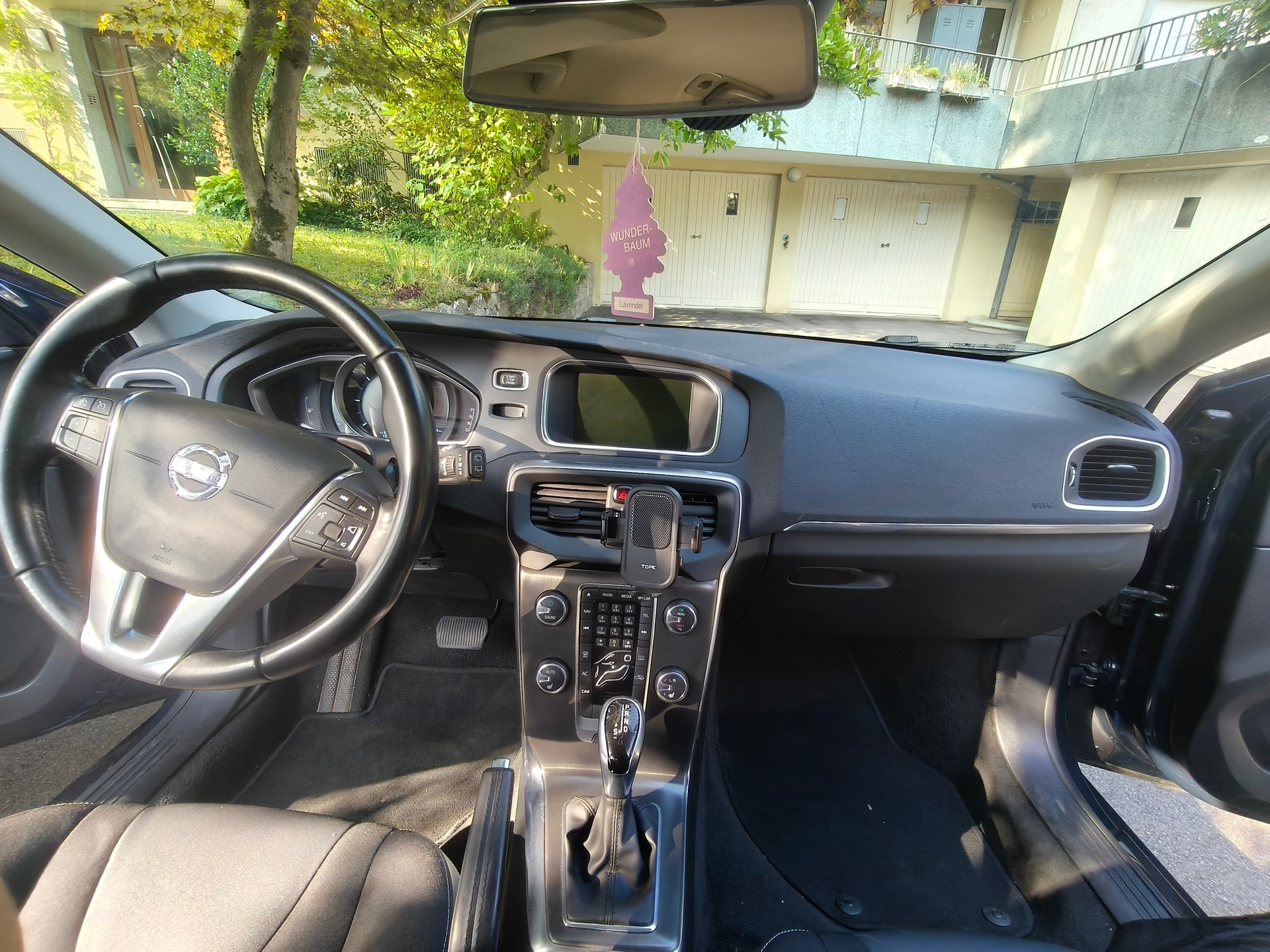 VOLVO 2.0 D3 Momentum S/S-image-1