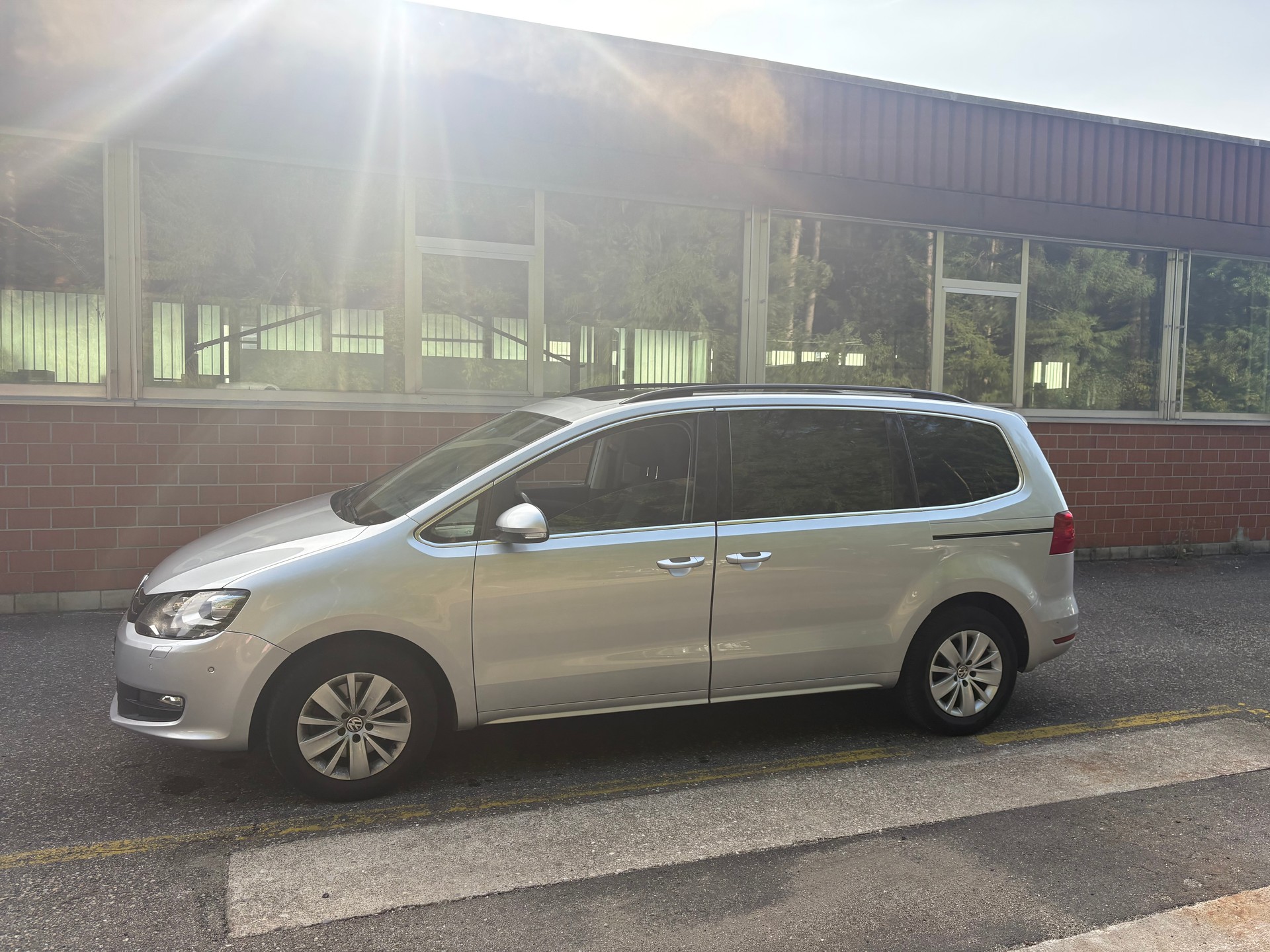 VW Sharan 2.0 TDI BMT Comfortline DSG-image-11