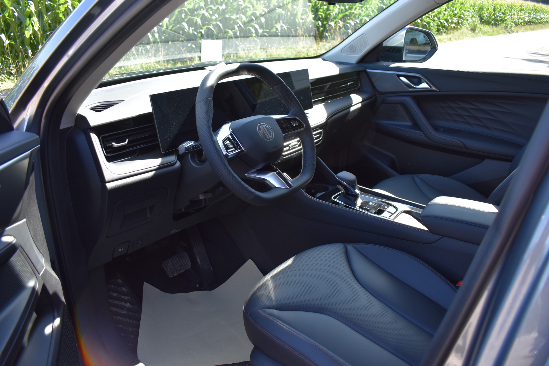 MG HS 1.5 T HEV Luxury-image-8