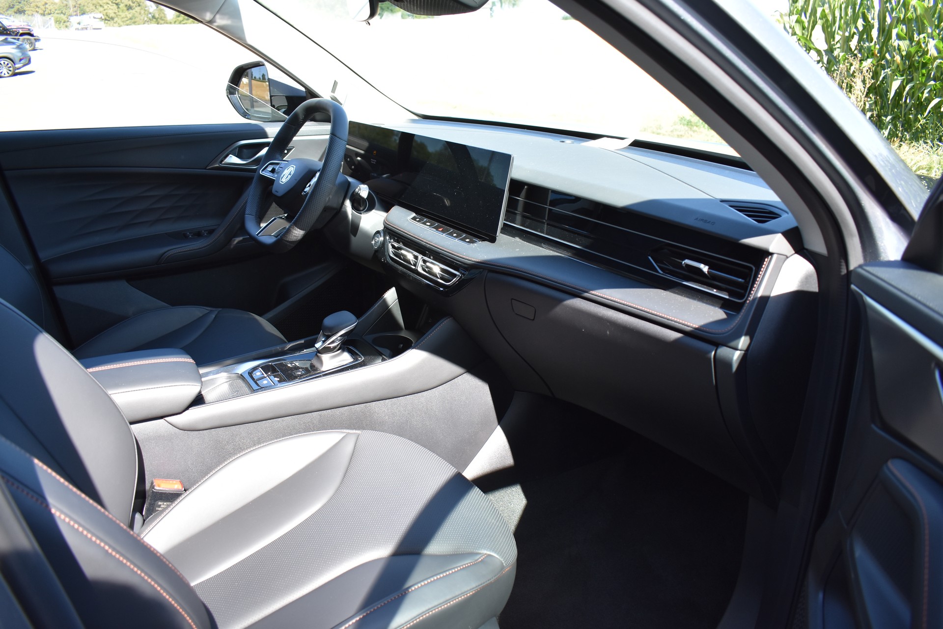 MG HS 1.5 T HEV Luxury-image-12