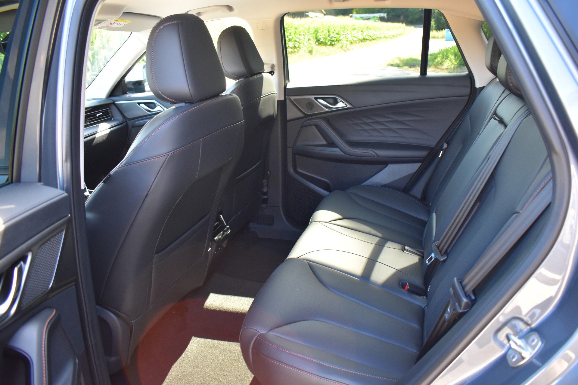 MG HS 1.5 T HEV Luxury-image-9