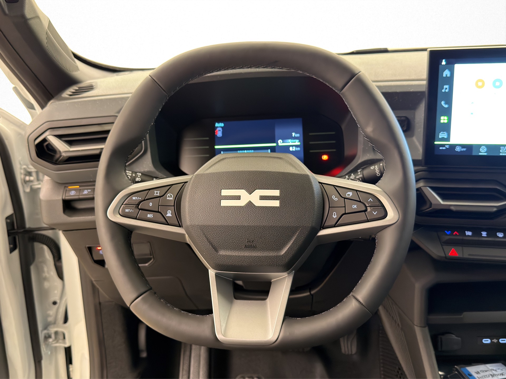 DACIA Duster 1.2 Hybrid Journey 4WD-image-8