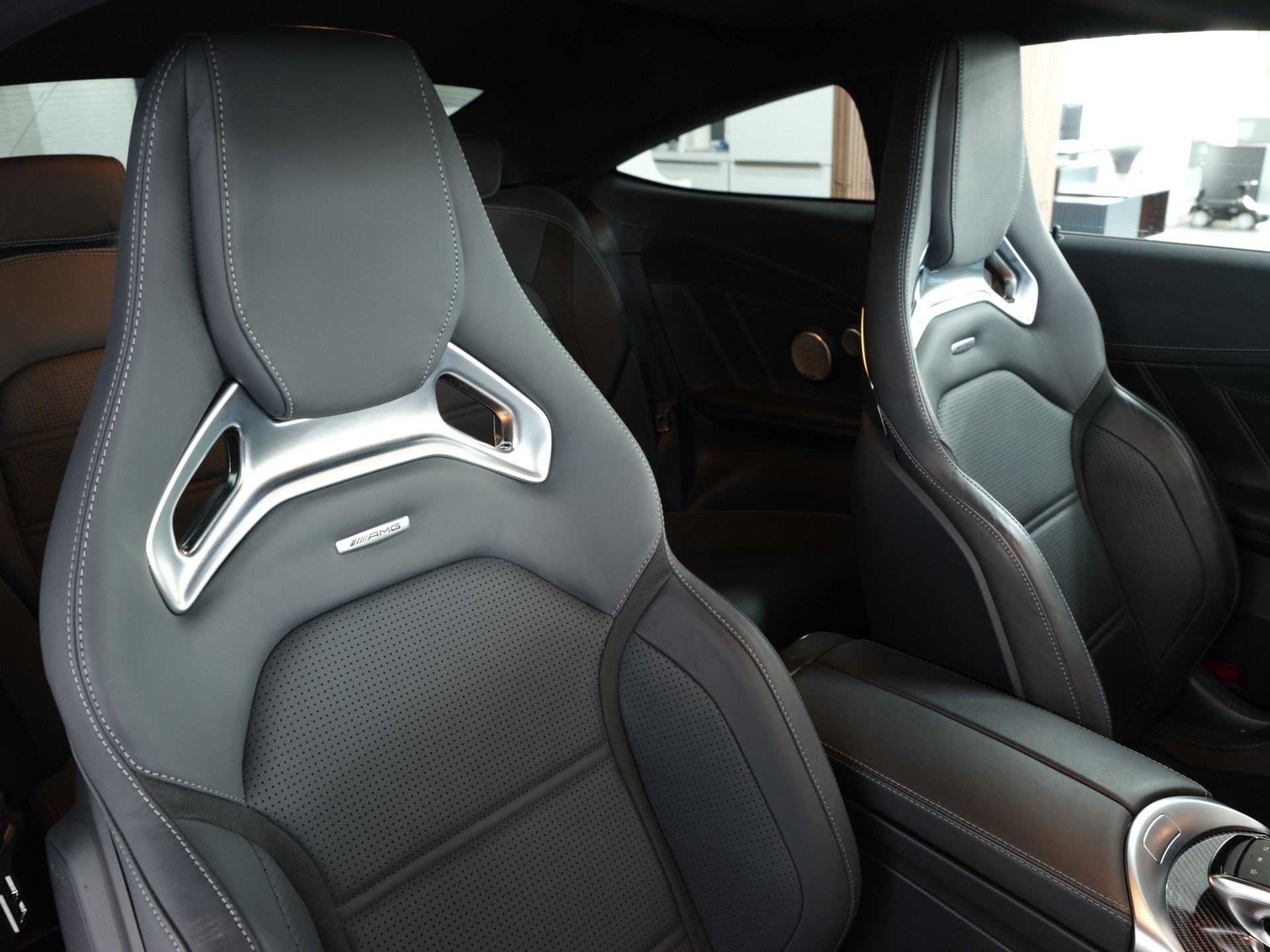 MERCEDES-BENZ C 63 S AMG Premium 9G-tronic *Sportsitze* *Panorama* *Burmester*-image-17