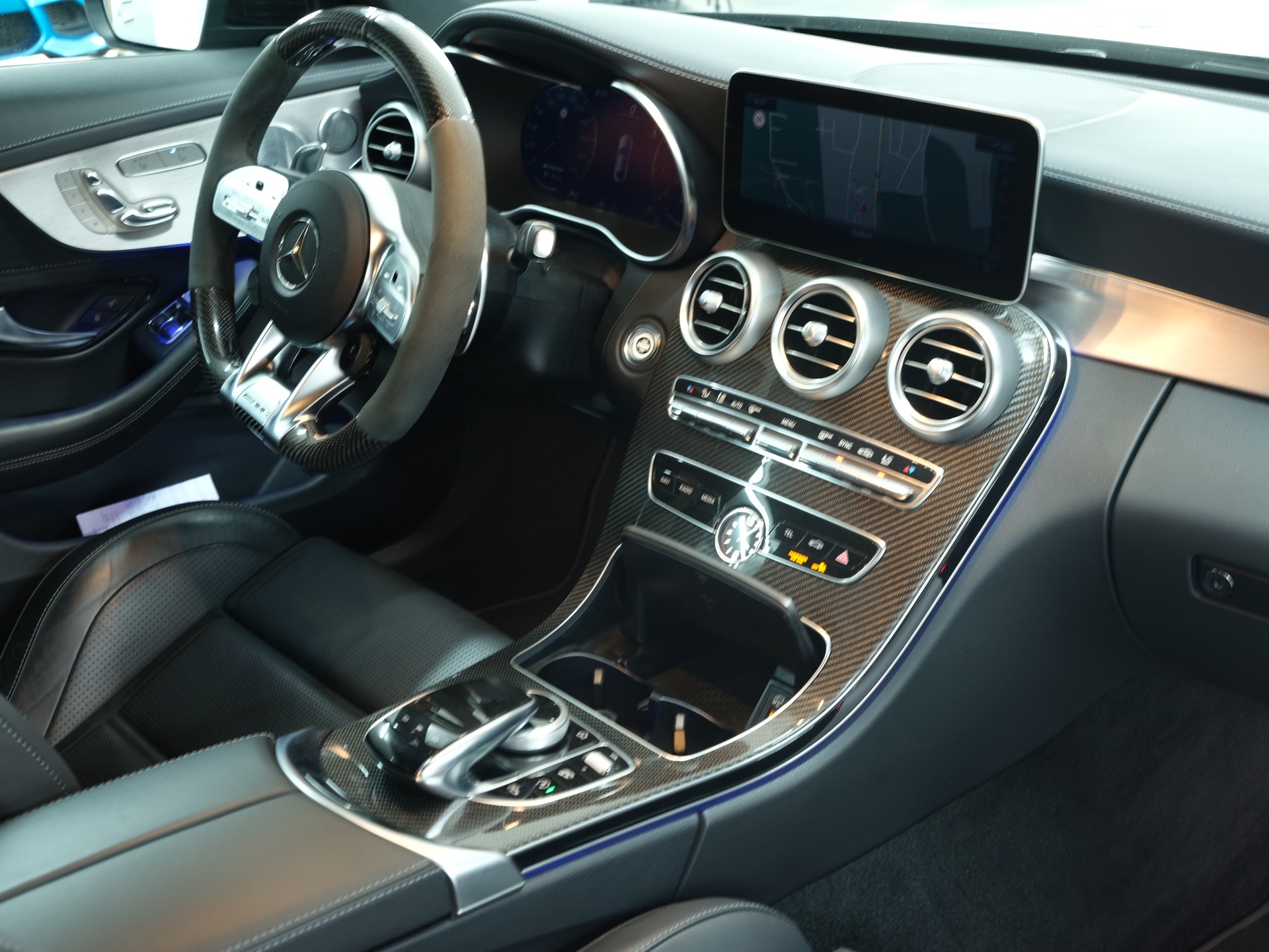 MERCEDES-BENZ C 63 S AMG Premium 9G-tronic *Sportsitze* *Panorama* *Burmester*-image-13