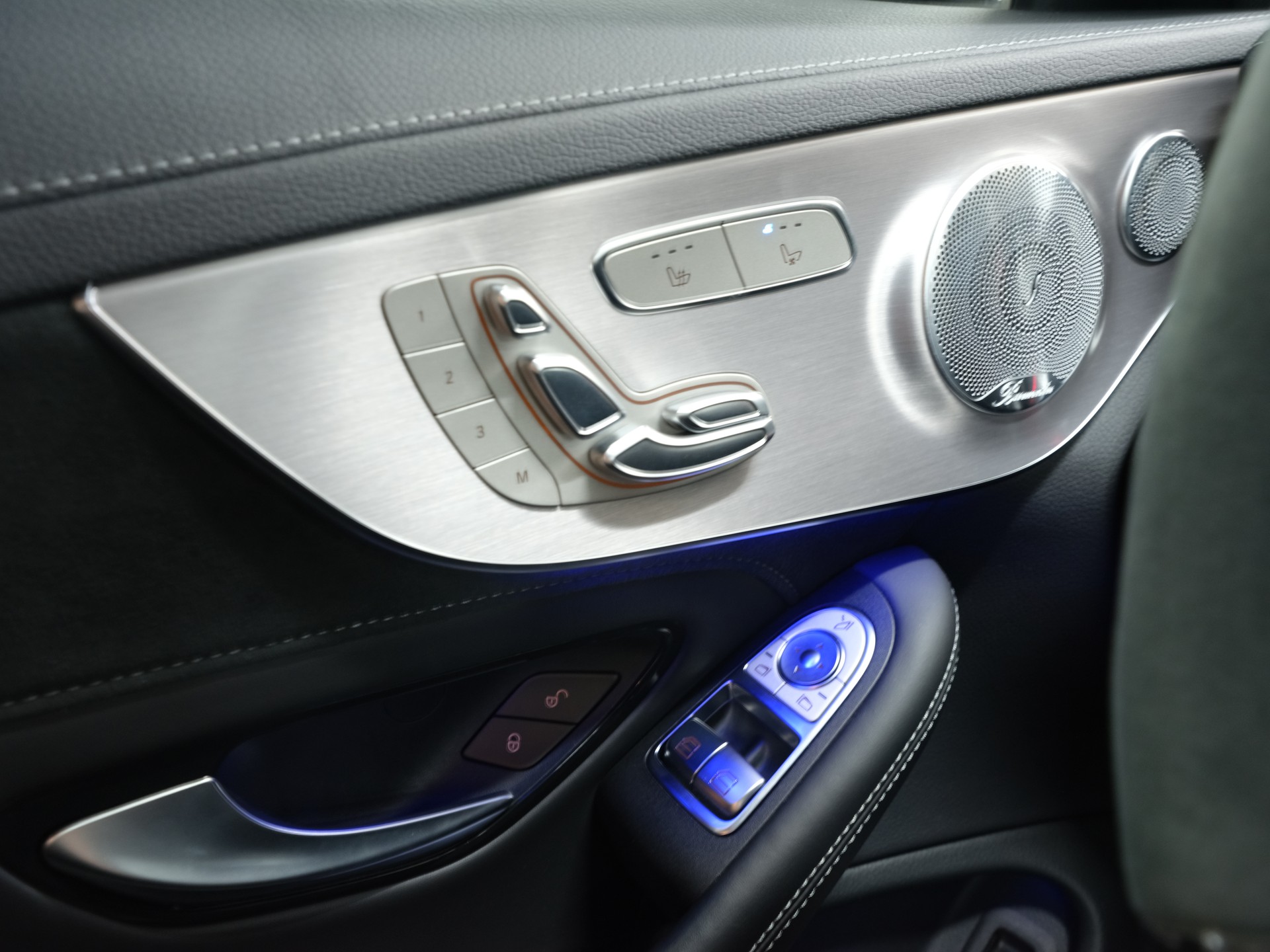 MERCEDES-BENZ C 63 S AMG Premium 9G-tronic *Sportsitze* *Panorama* *Burmester*-image-18