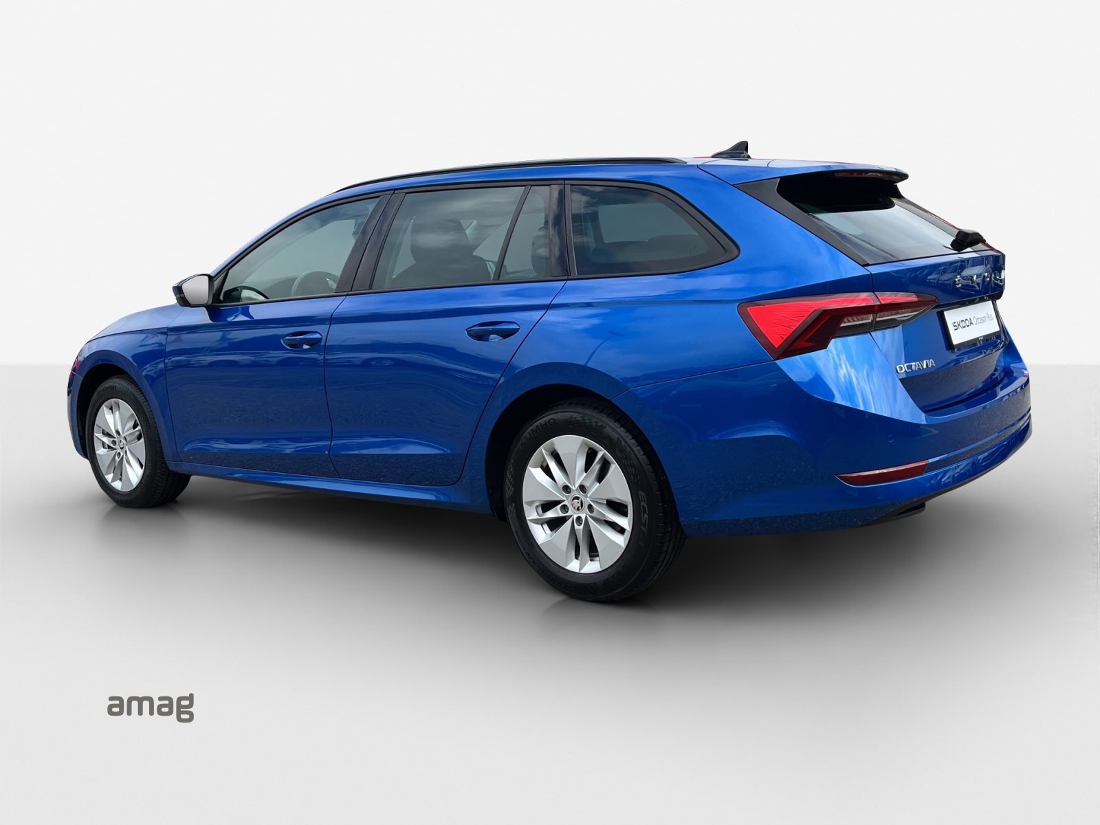 SKODA Octavia Combi 2.0 TDI DSG Ambition-image-2