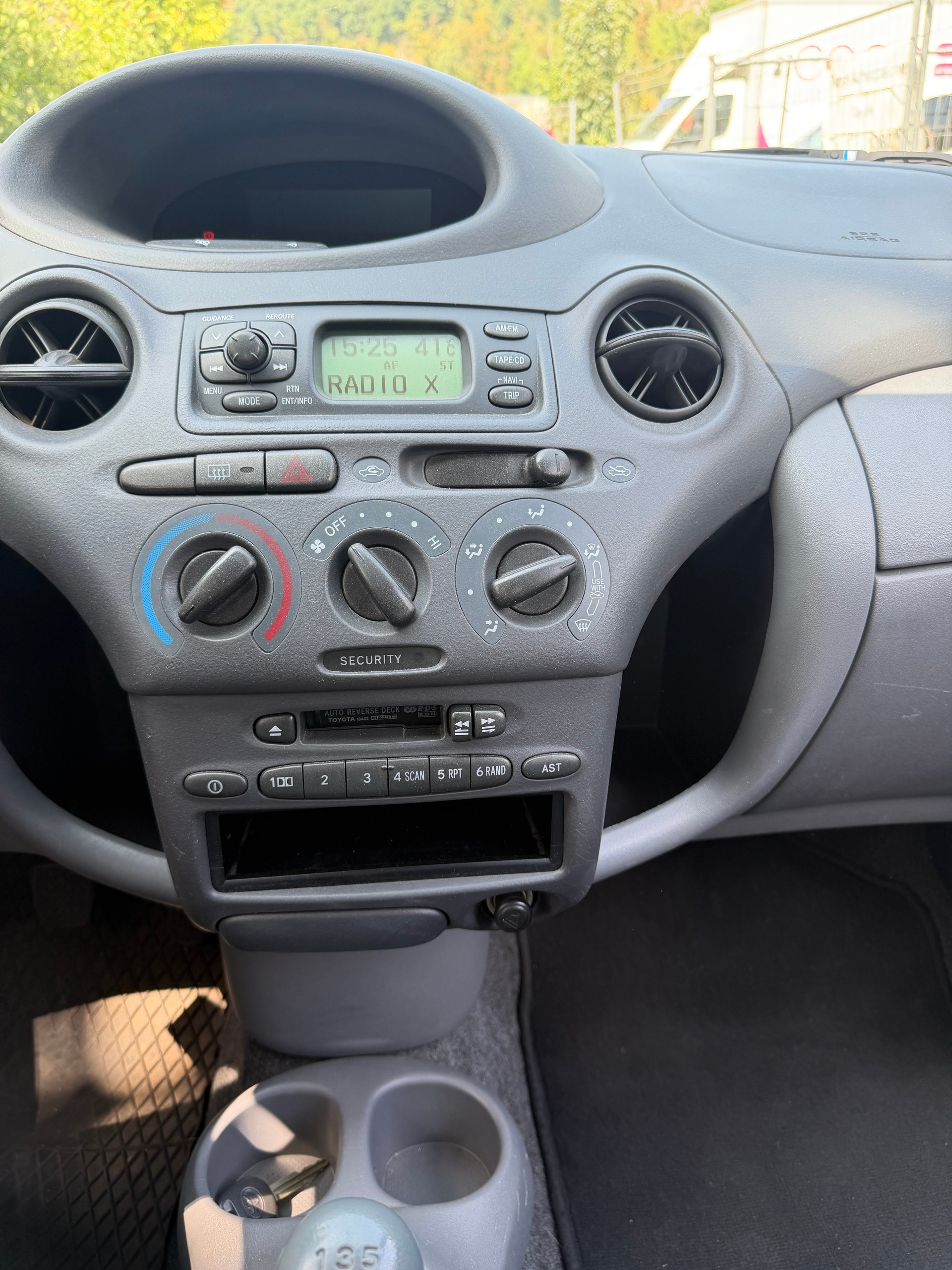 TOYOTA Yaris 1.0-image-8