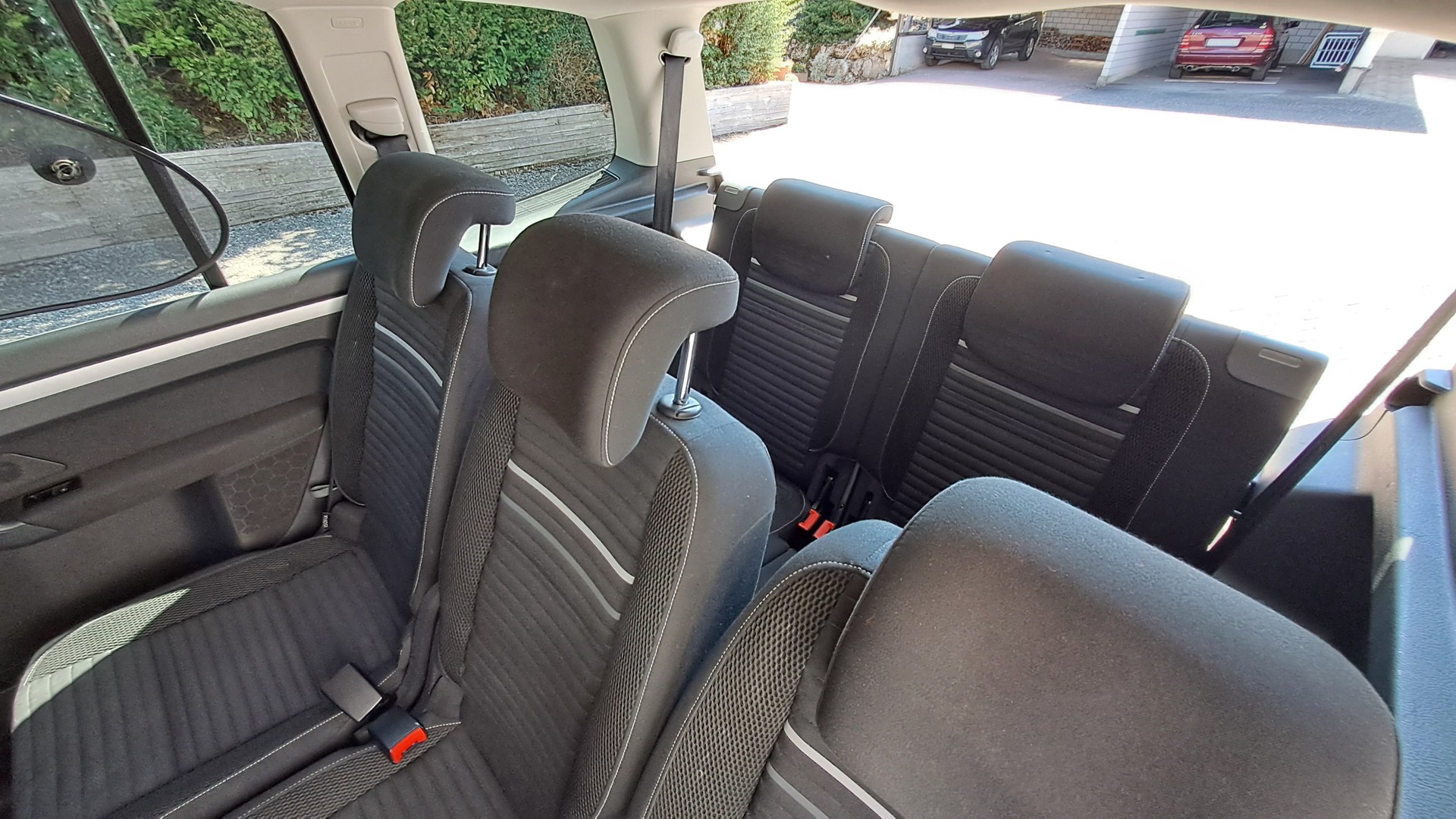 VW Touran 2.0 TDI Bluemotion Cup DSG-image-4