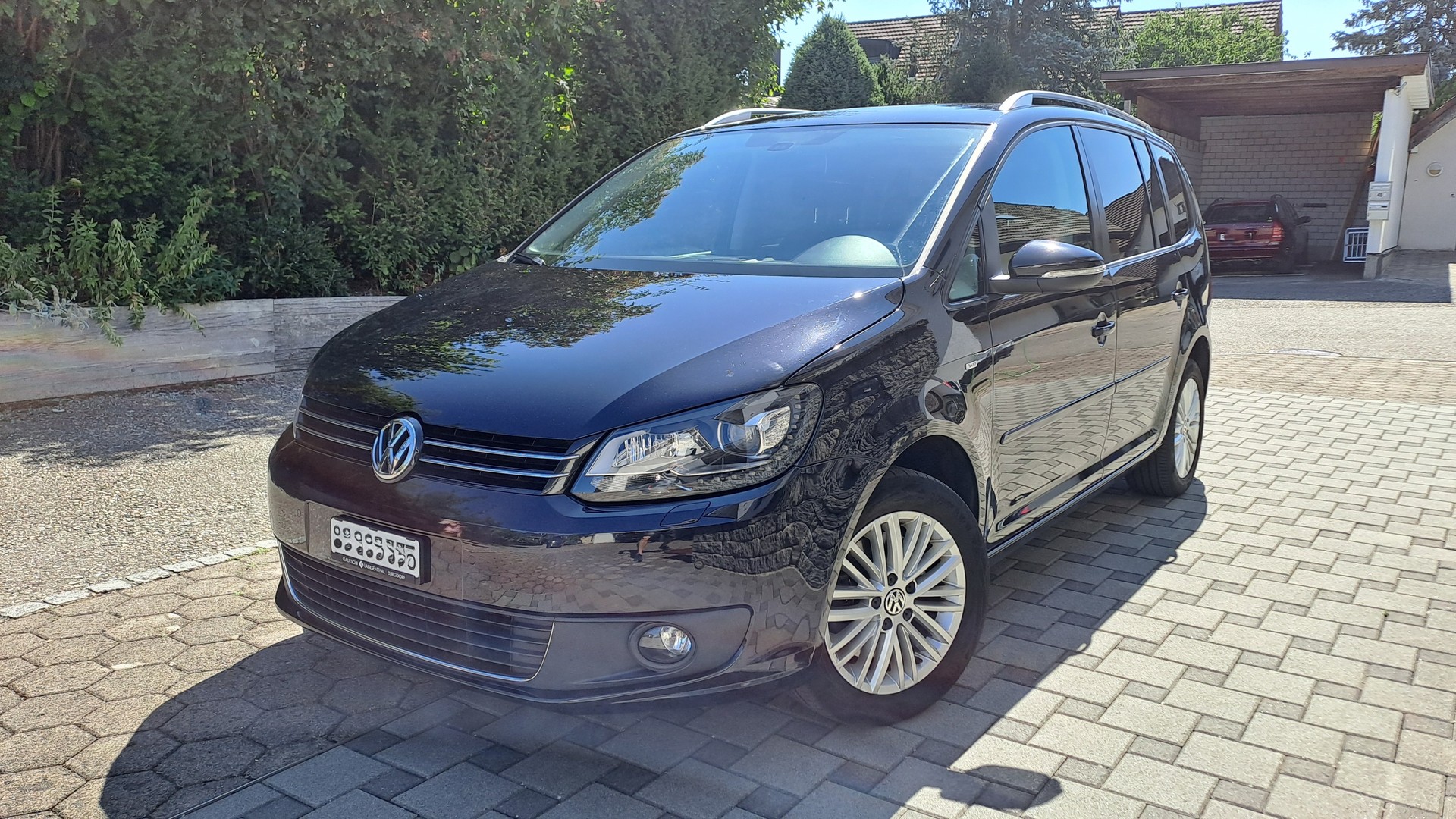 VW Touran 2.0 TDI Bluemotion Cup DSG-image-0