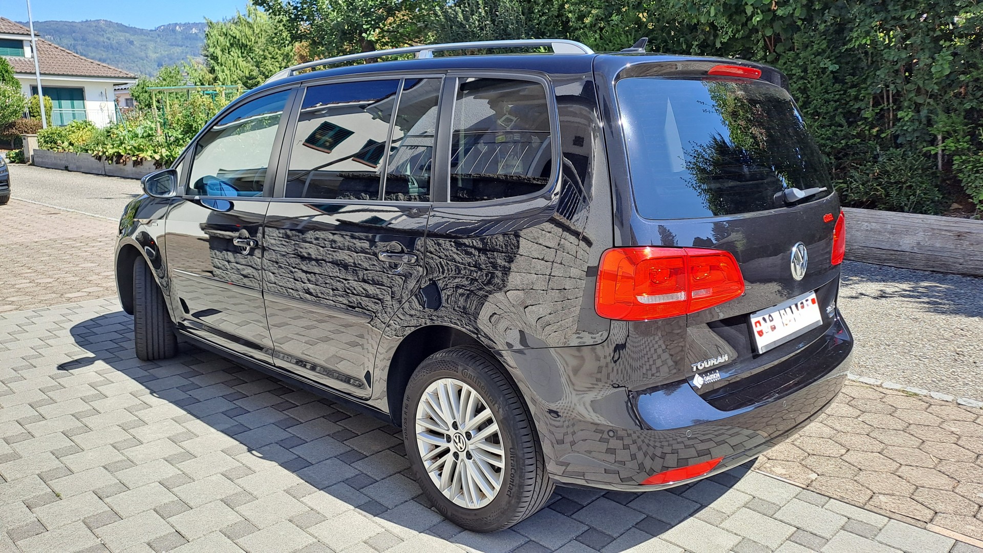 VW Touran 2.0 TDI Bluemotion Cup DSG-image-2