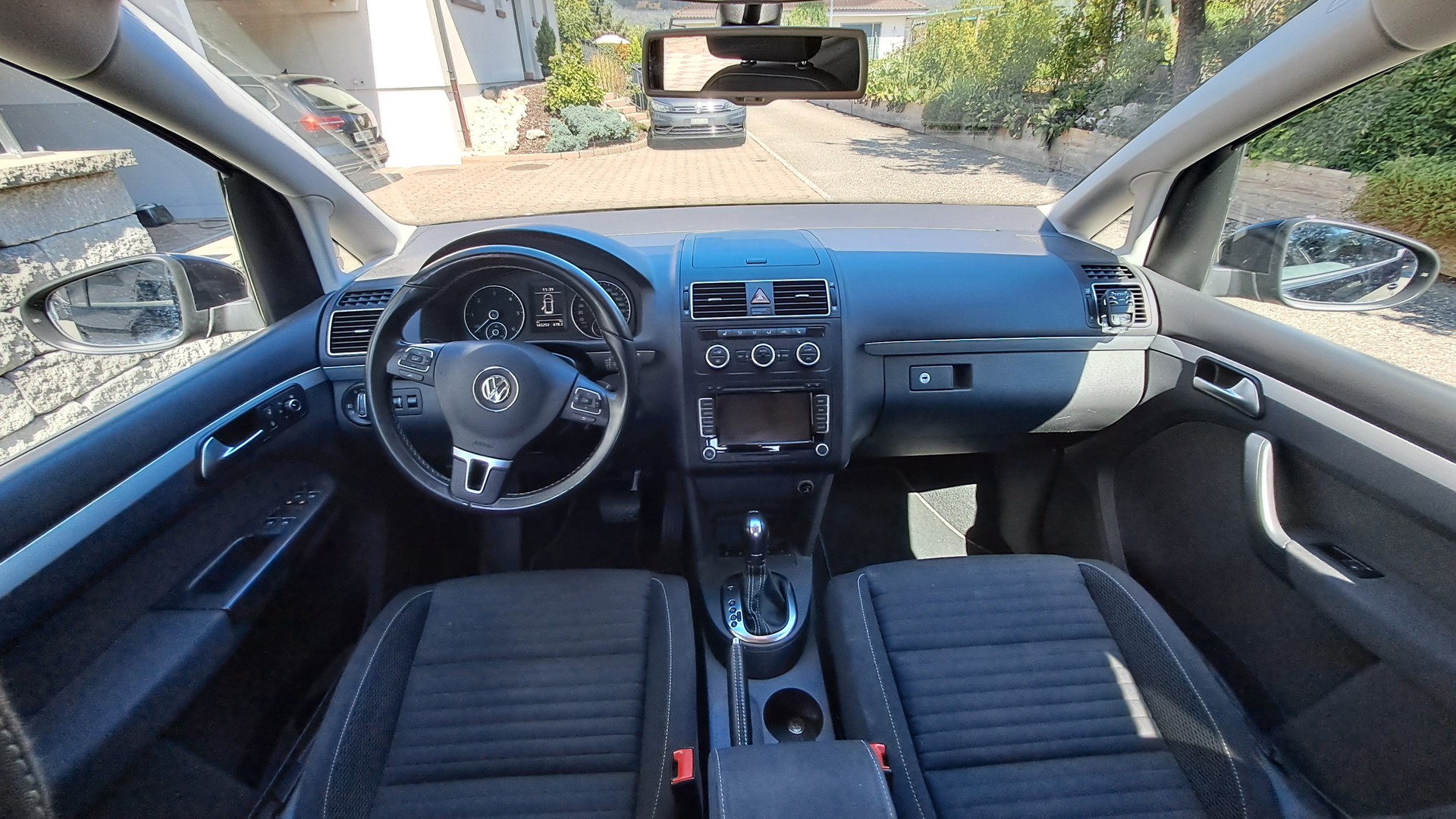 VW Touran 2.0 TDI Bluemotion Cup DSG-image-3