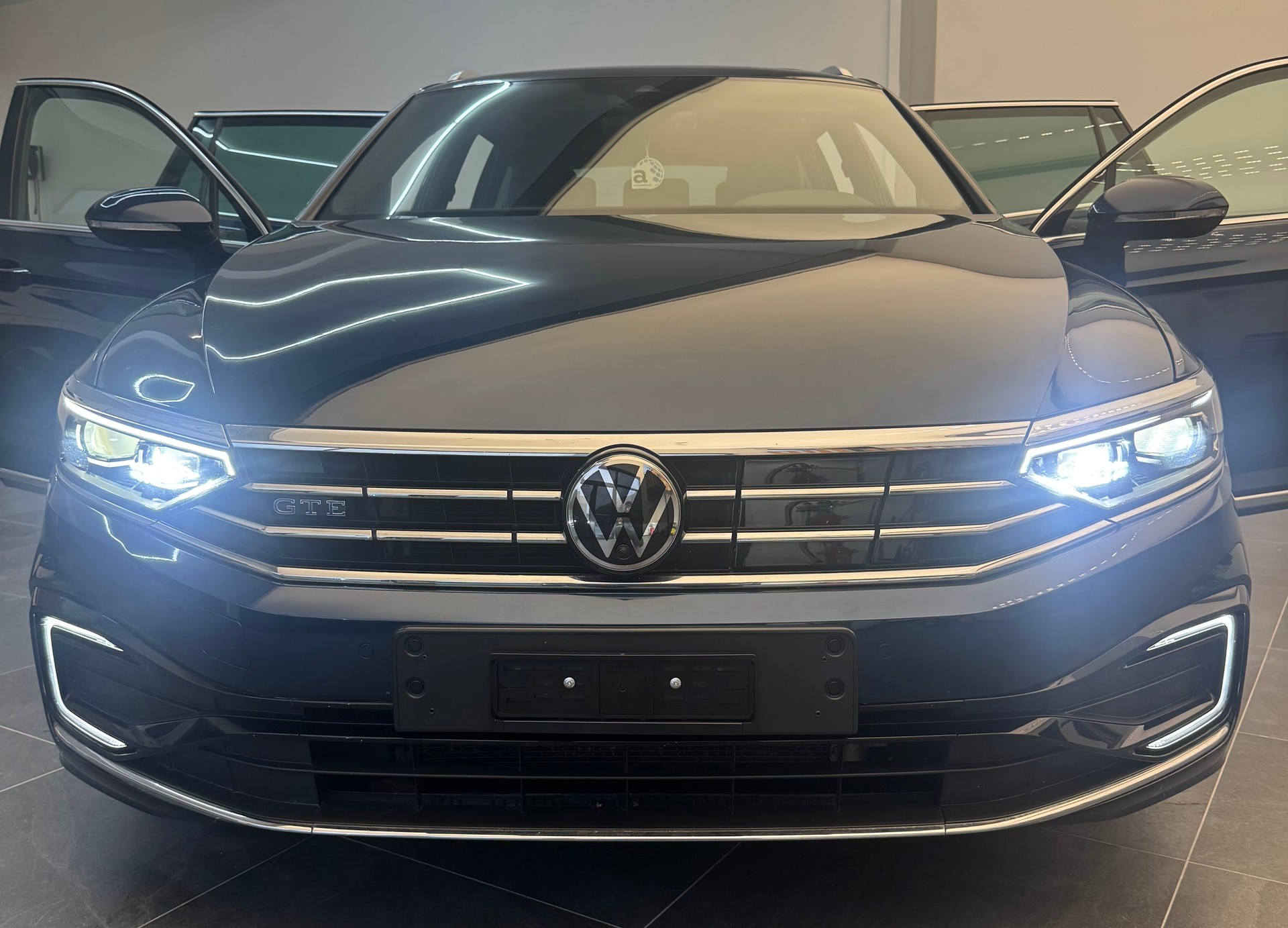 VW GTE-image-0